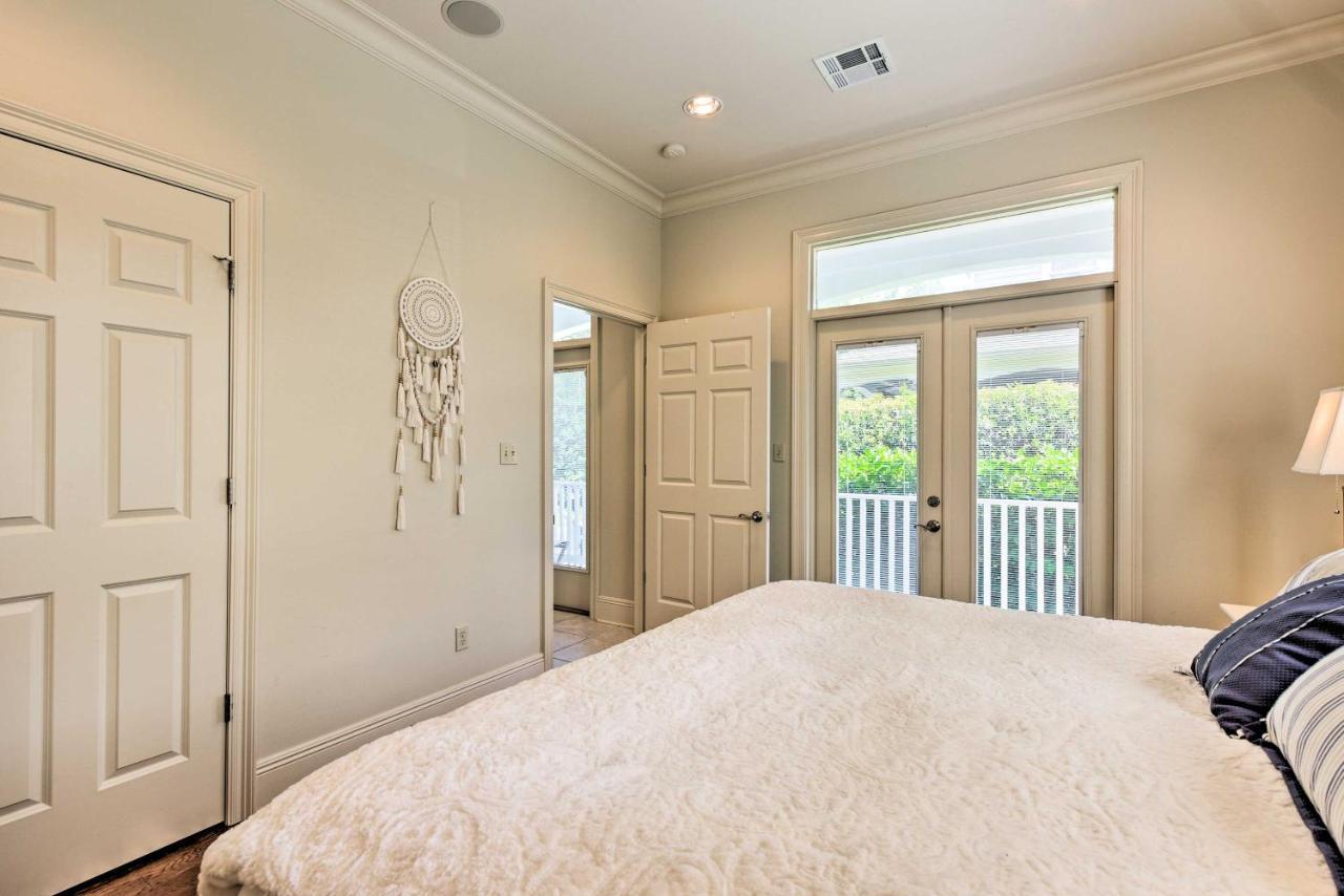 Adorable About 6 Mi To Uptown! Holiday home *