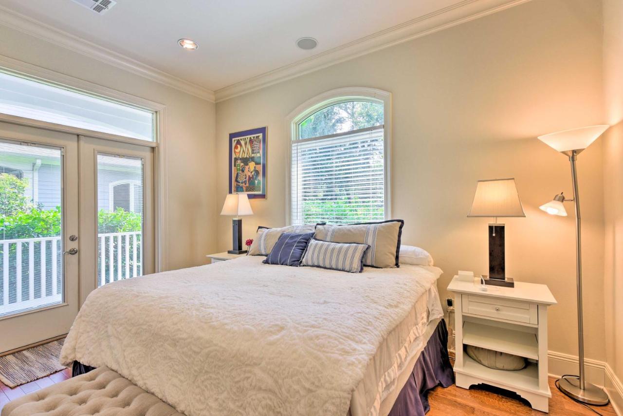 Holiday home Adorable About 6 Mi To Uptown!