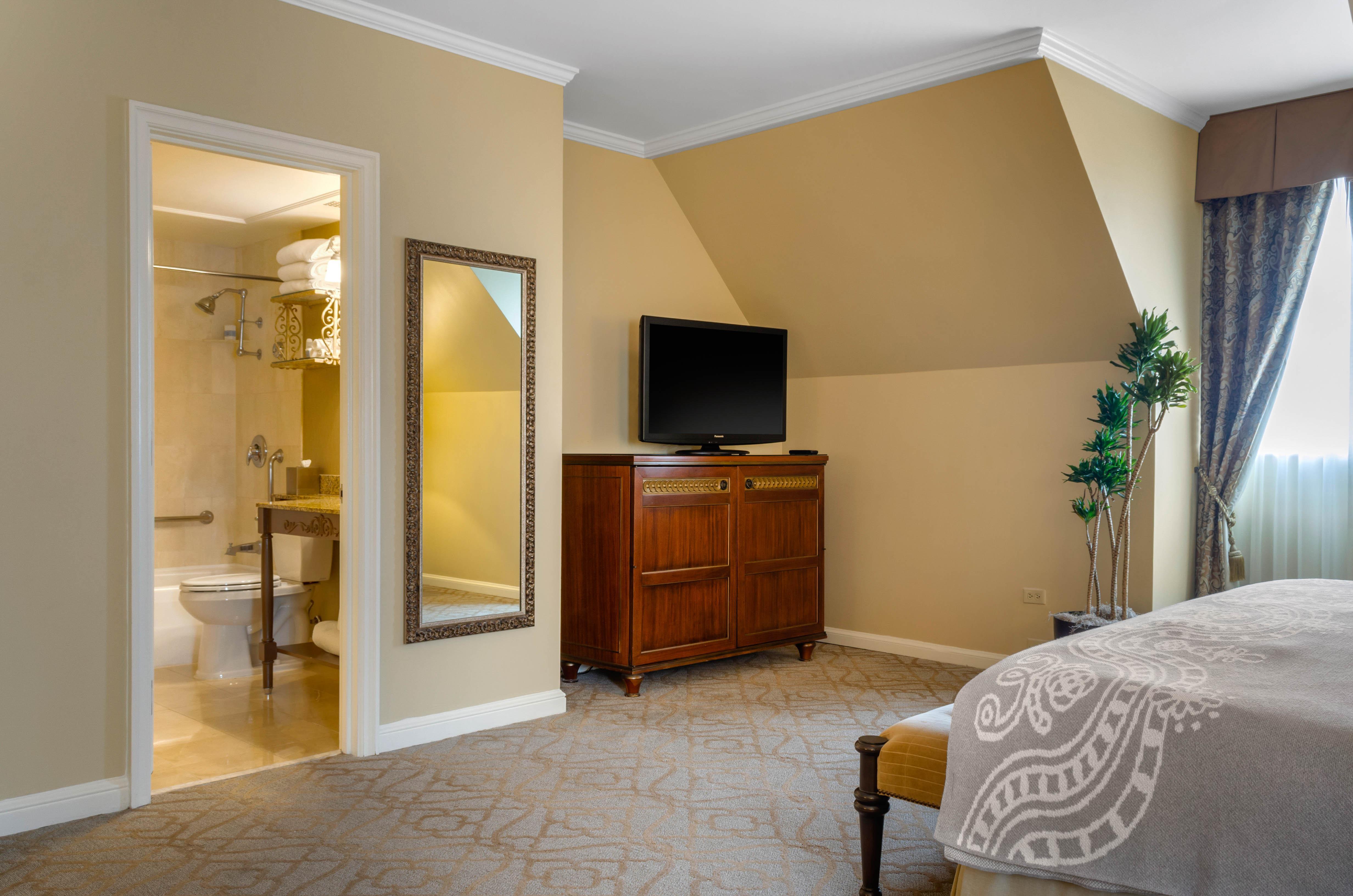 Hotel Omni Royal Orleans 4*