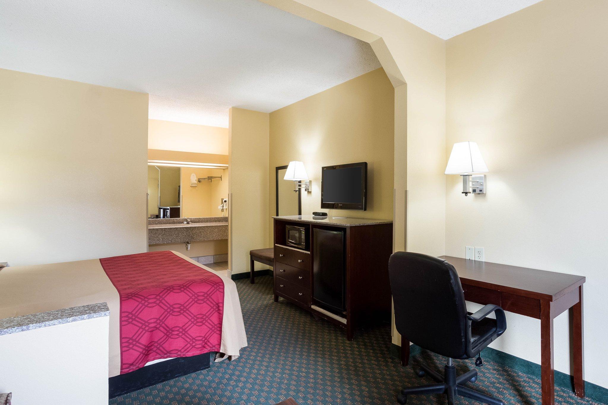 Rodeway & Gentilly Hotel 2*