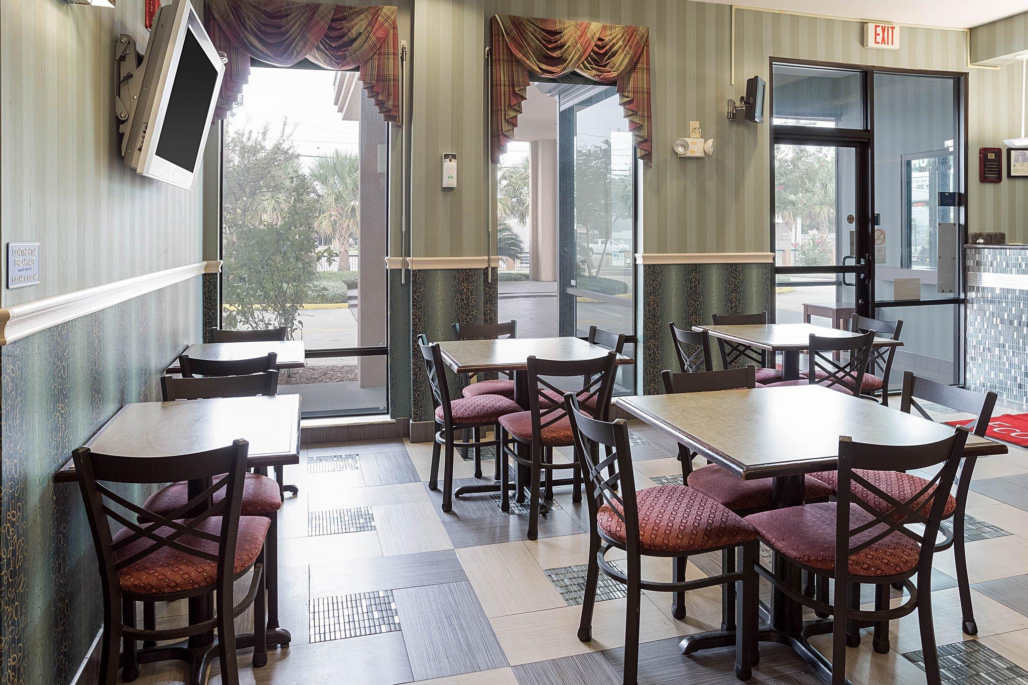 Rodeway & Gentilly Hotel