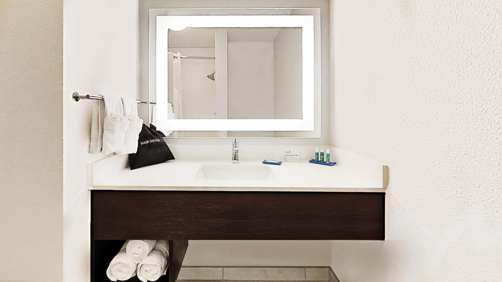 Express East By Ihg 2*