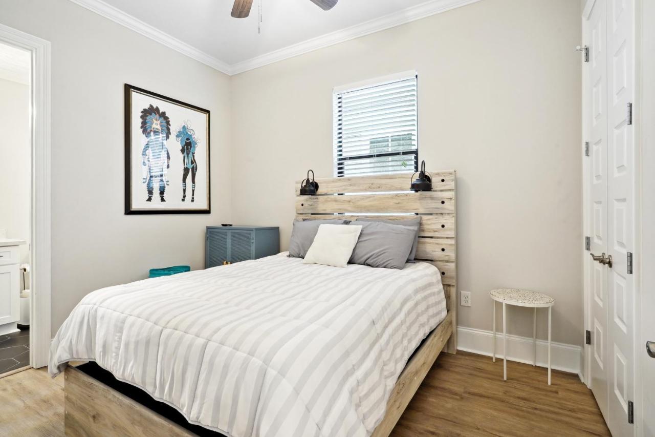 3 Bedroom With Air Conditioner! *