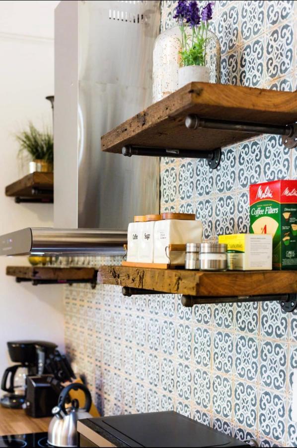 Elegant Renovated House With Relaxing Courtyard