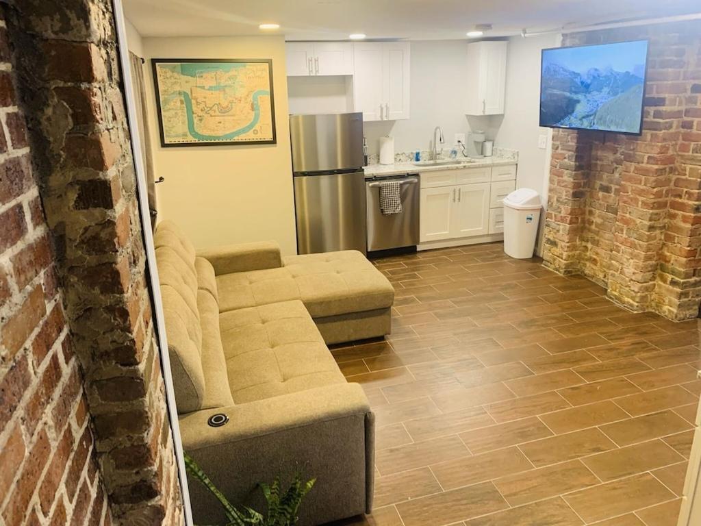 Apartment Vintage Uptown Hidden Gem, Walk To Everything New Renovation! New Orleans