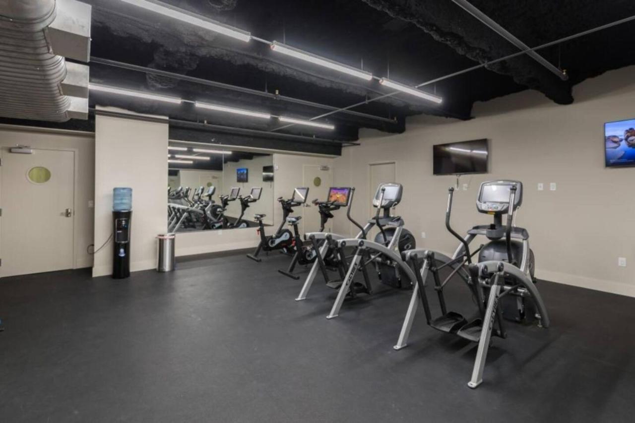 Spacious A Short Ride Away From Superdome Apartment