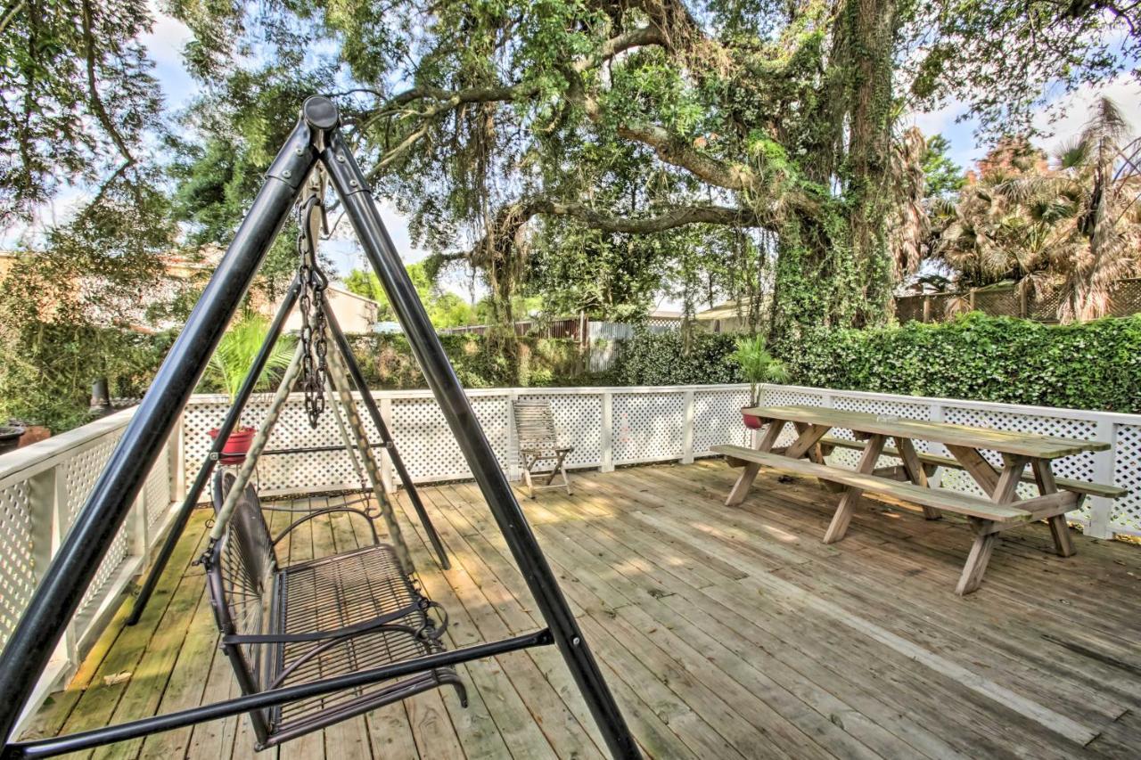 With Hot Tub, Near French Quarter!