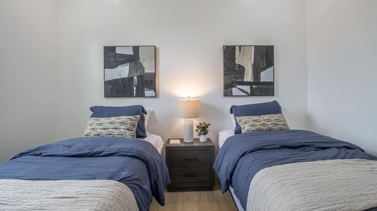 Downtown Vibrant Gray Loft 2318 *