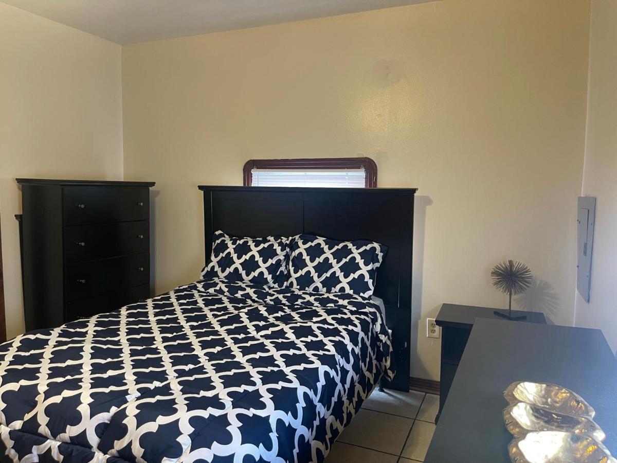 Private 3 Bedroom Minutes From French Quarter Walking Distance From River * New Orleans