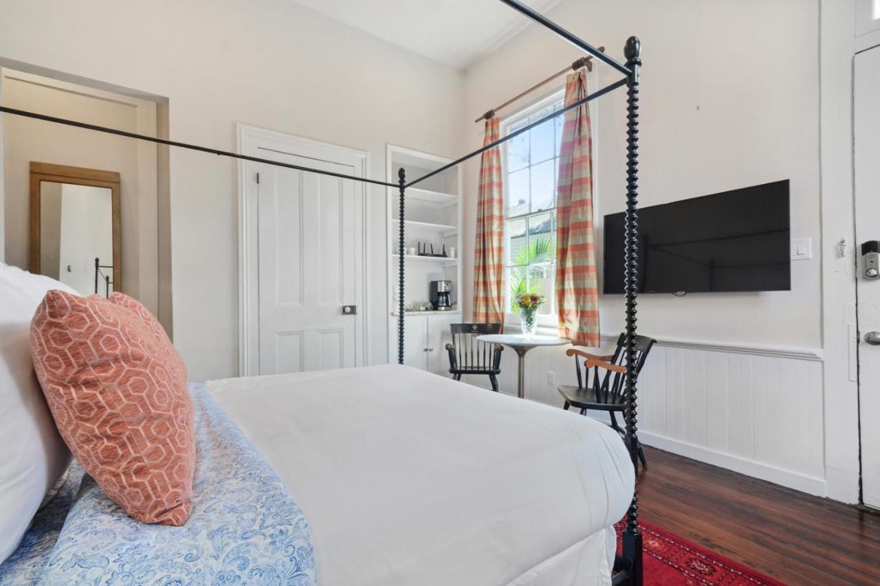 Carondelet House - 1886 Garden District Manse New Orleans