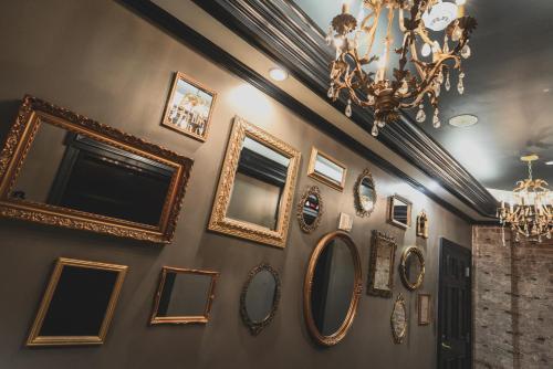 Hotel Q&c And Bar New Orleans, Autograph Collection New Orleans