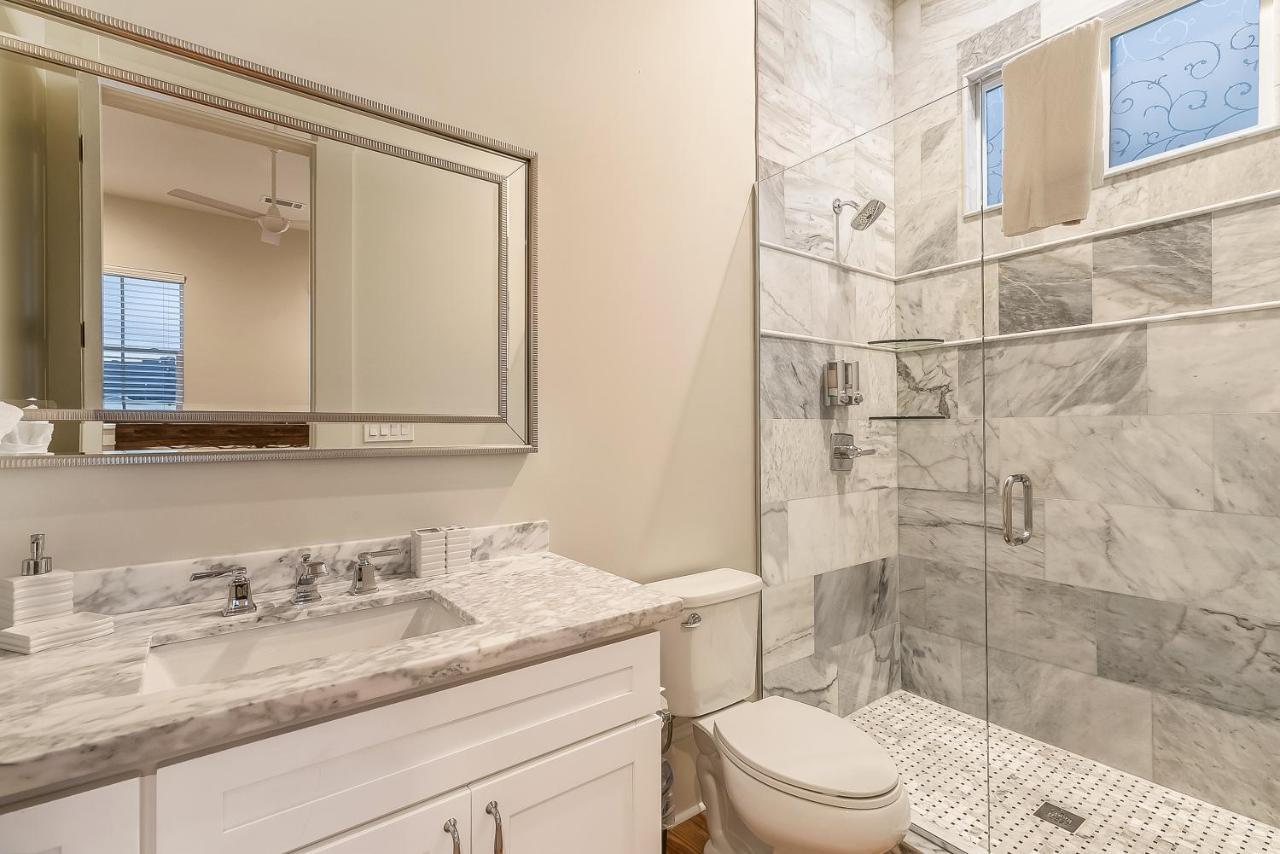 With 3 Bedrooms Near St. Charles With A Pool Apartment *