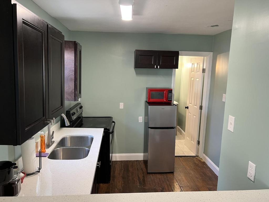 Apartment Chillpad Blocks From Frenchquarters *