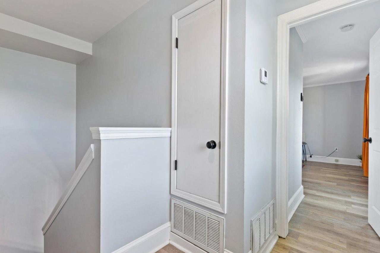 Quiet Retreat Off Magazine W Balcony & Parking! New Orleans