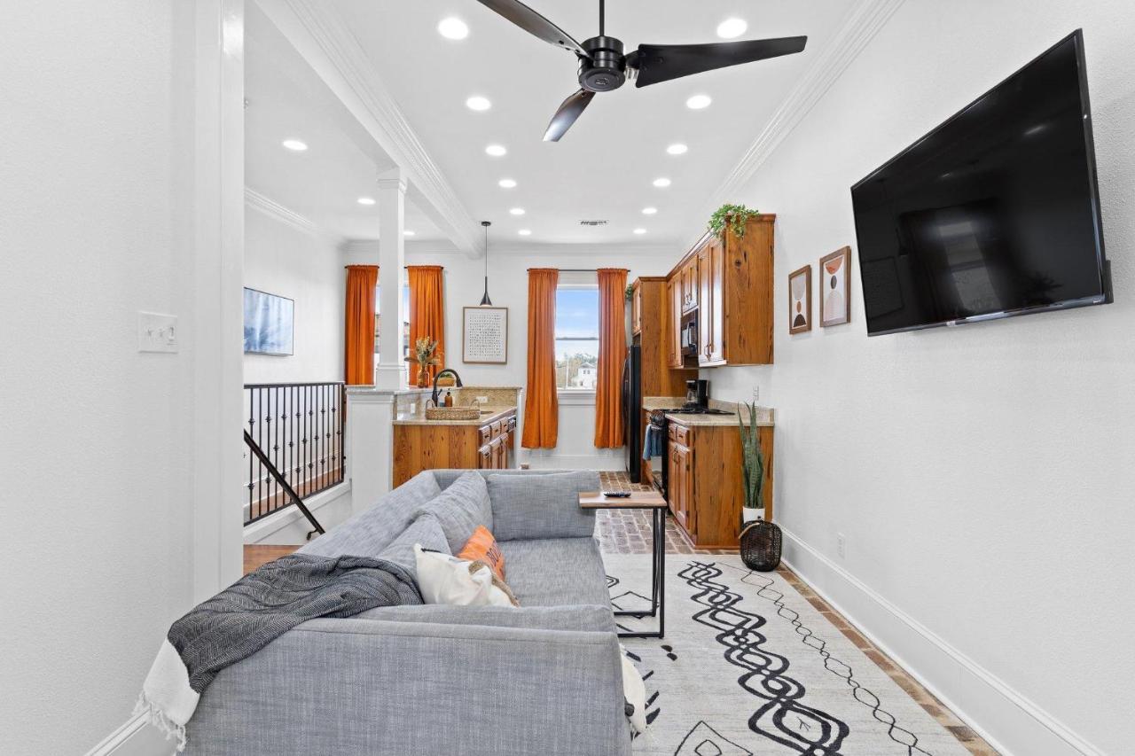 Holiday home Sophisticated Salcedo Mid-city Living Balcony New Orleans