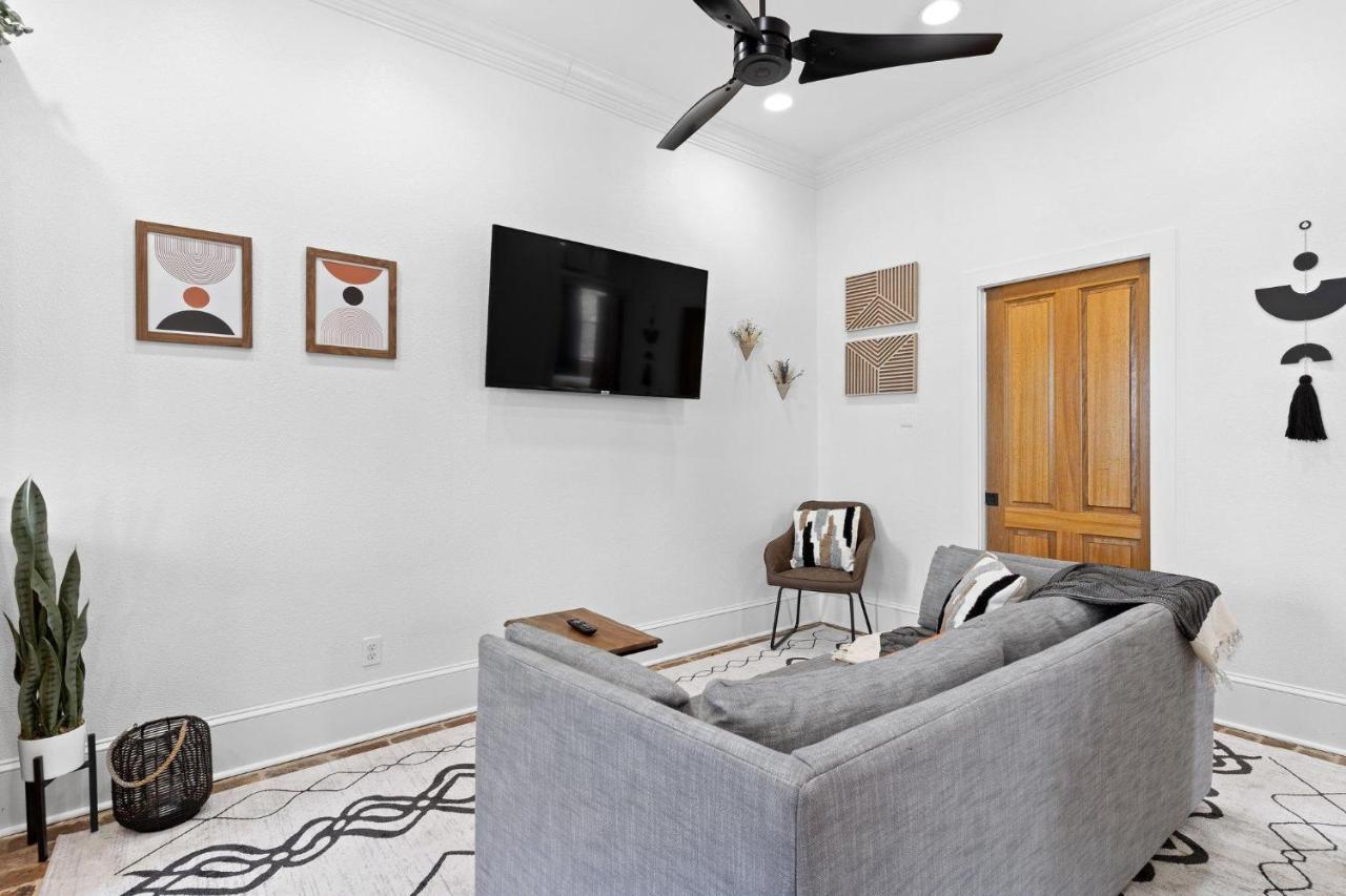 Sophisticated Salcedo Mid-city Living Balcony New Orleans