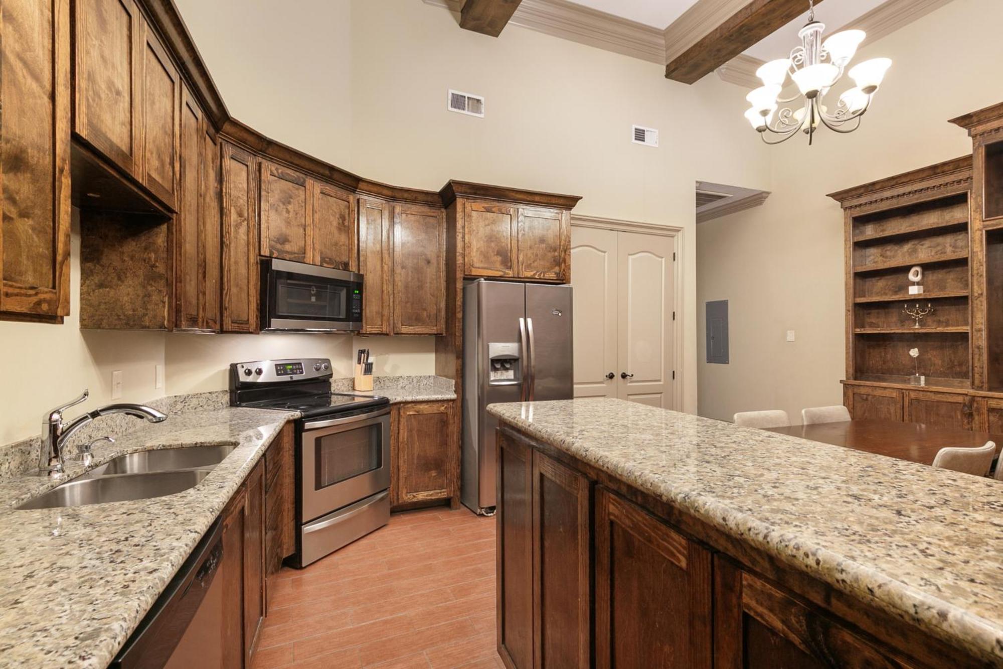 Chuck's Place Aparthotel