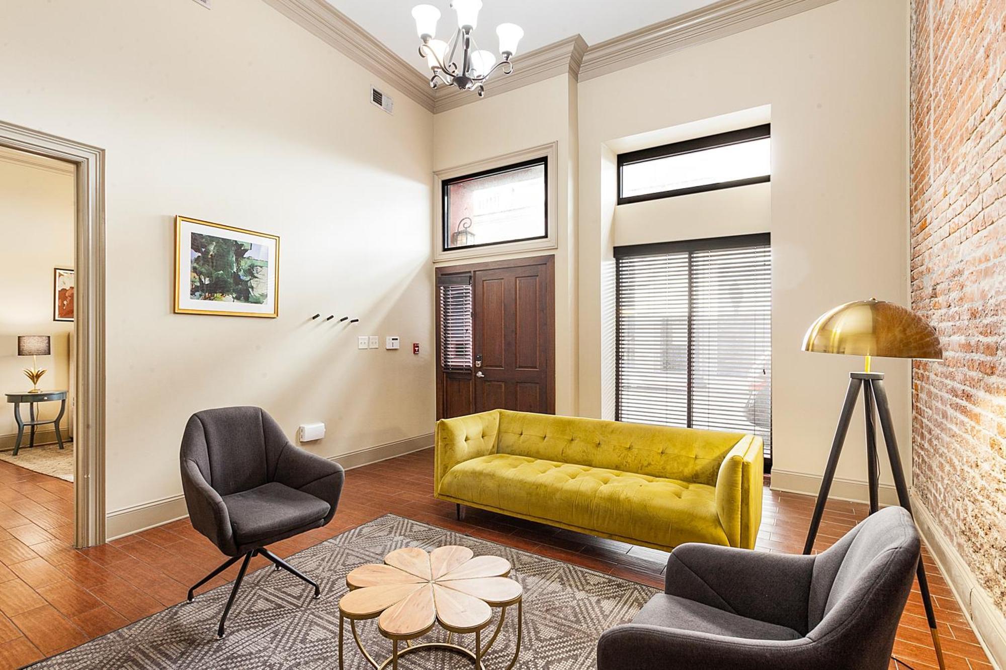 Chuck's Place Aparthotel