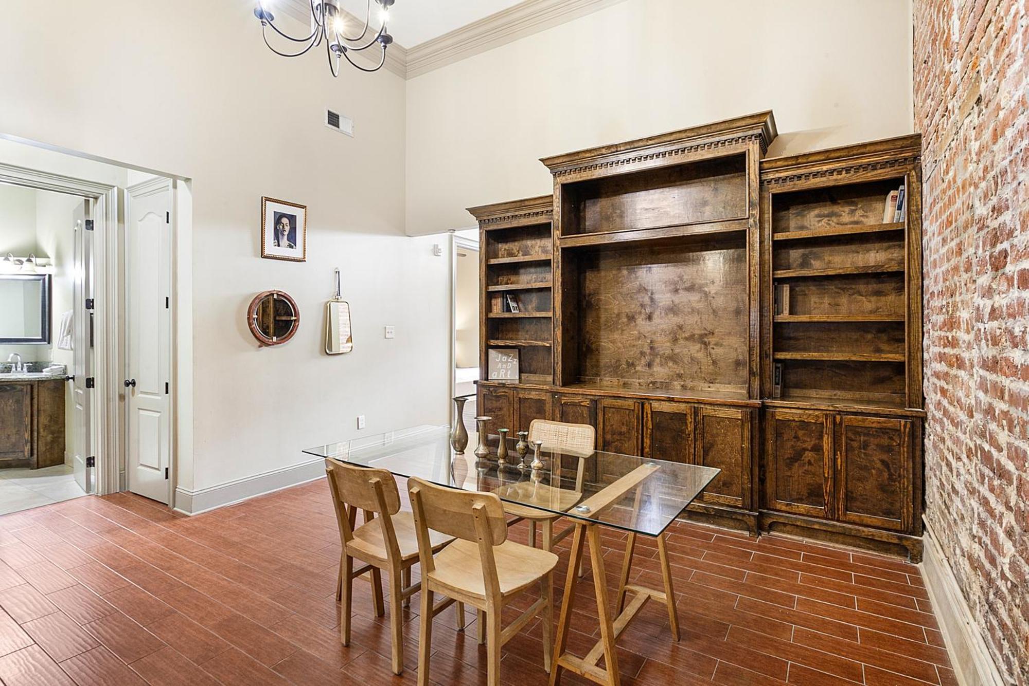 Chuck's Place Aparthotel 2*