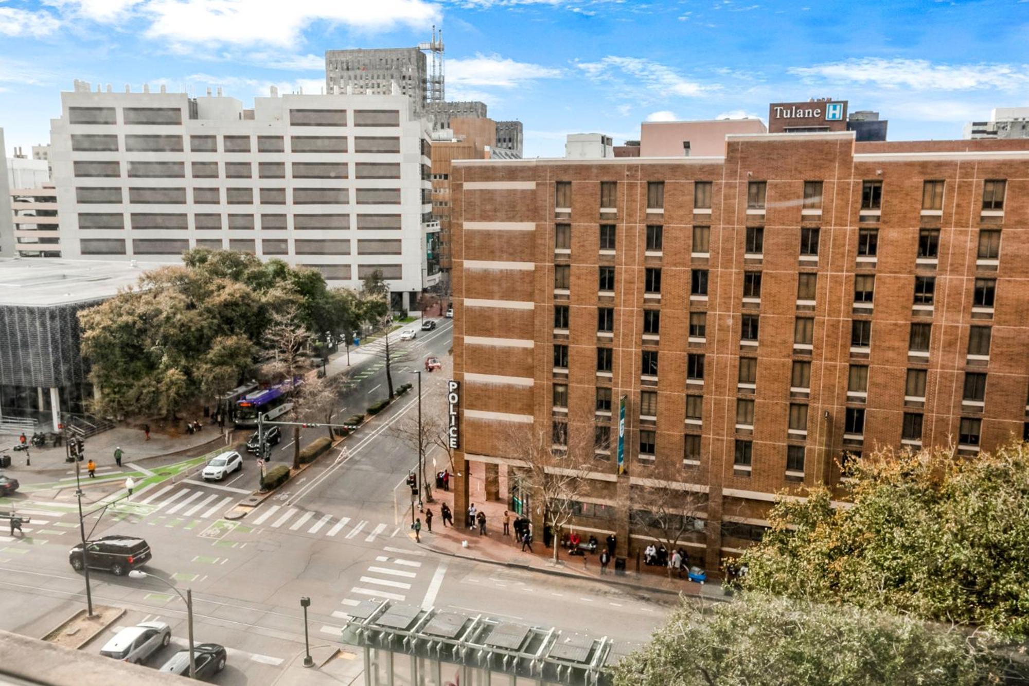 French Quarter Splendor: 4br Luxury Apartment