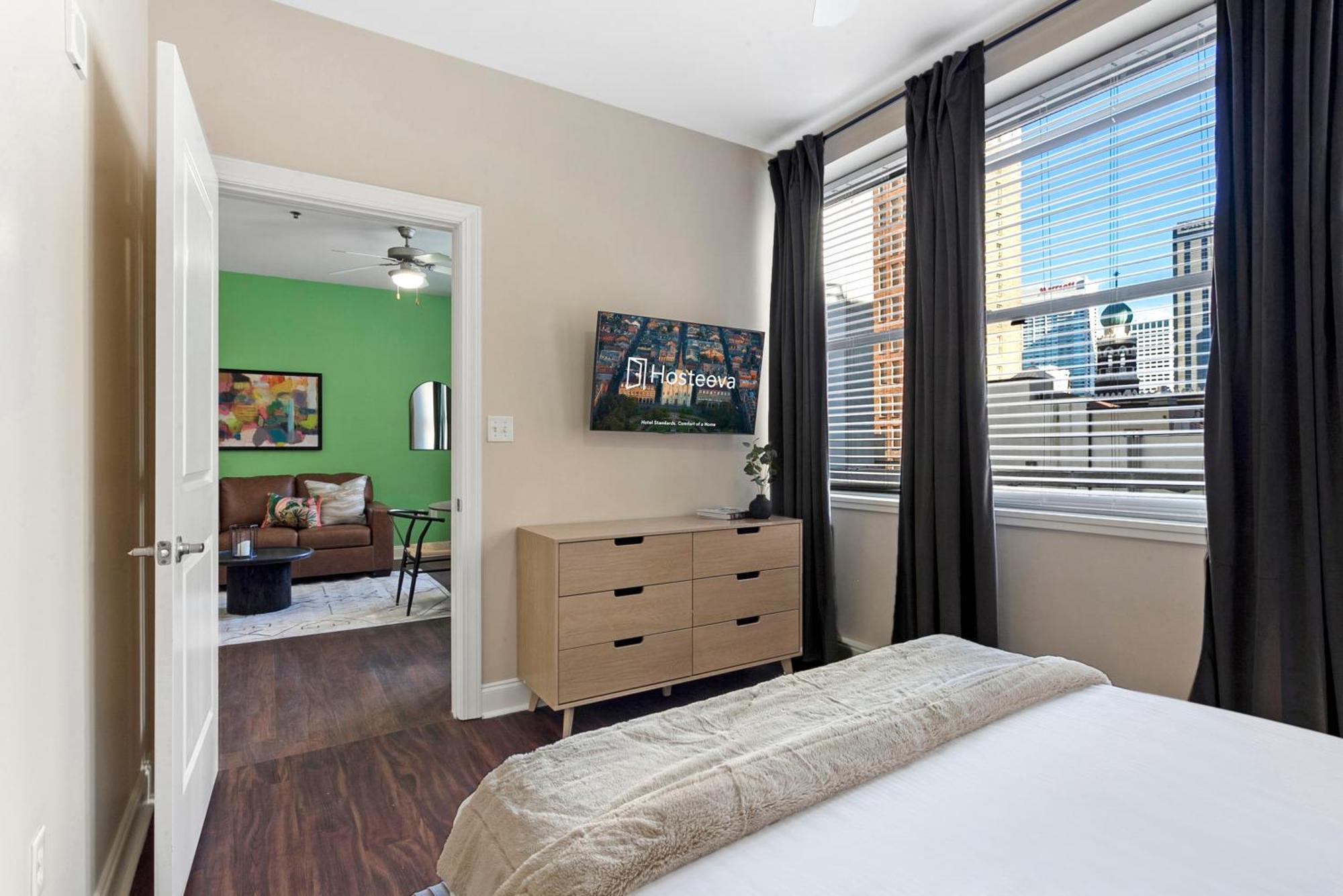 Spacious Modern Near French Quarter Apartment *