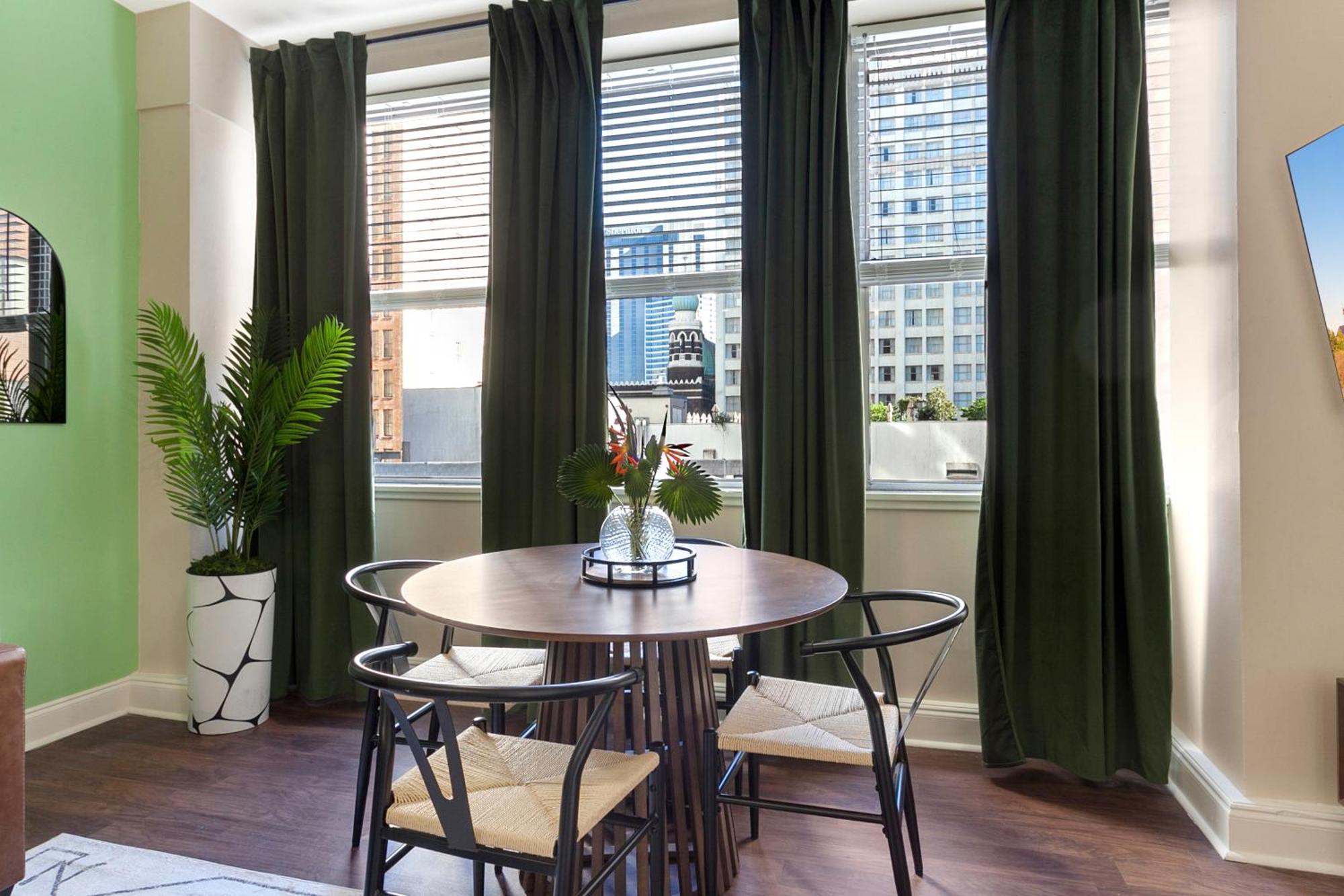 Spacious Modern Near French Quarter *