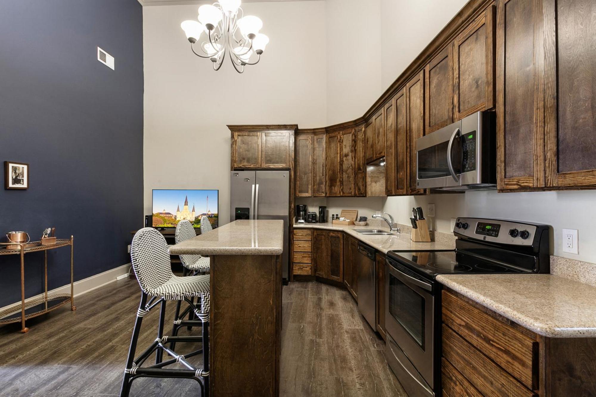 Chuck's Place Aparthotel