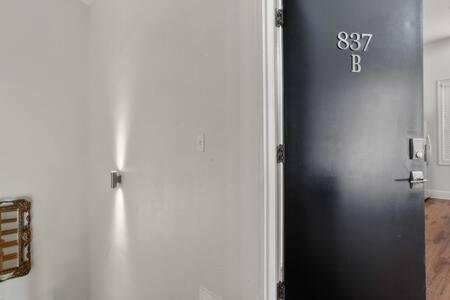 Timeless Elegance Historic Nola Haven 2bd Apartment
