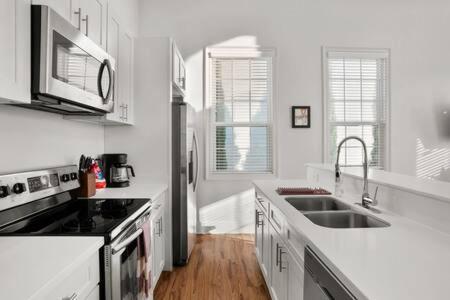 Apartment Timeless Elegance Historic Nola Haven 2bd *