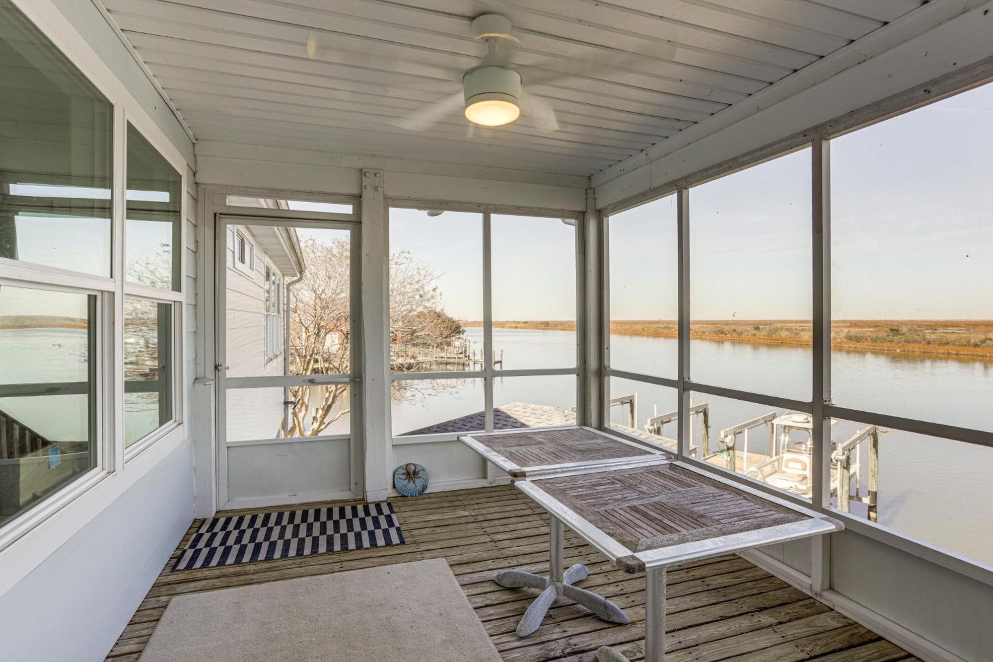 Holiday home Waterfront Retreat With Boat Dock And Lift