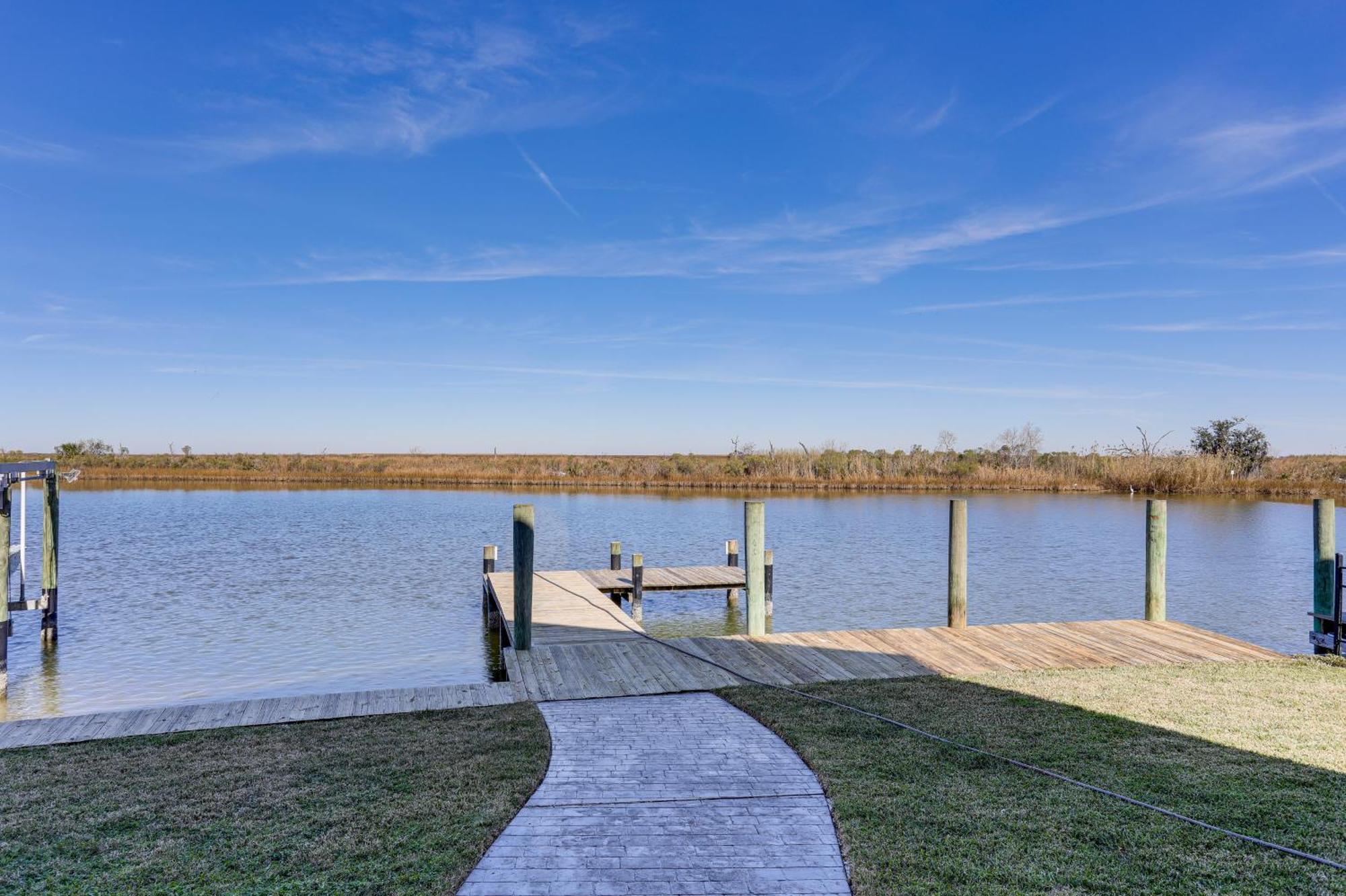 Waterfront Retreat With Boat Dock And Lift *