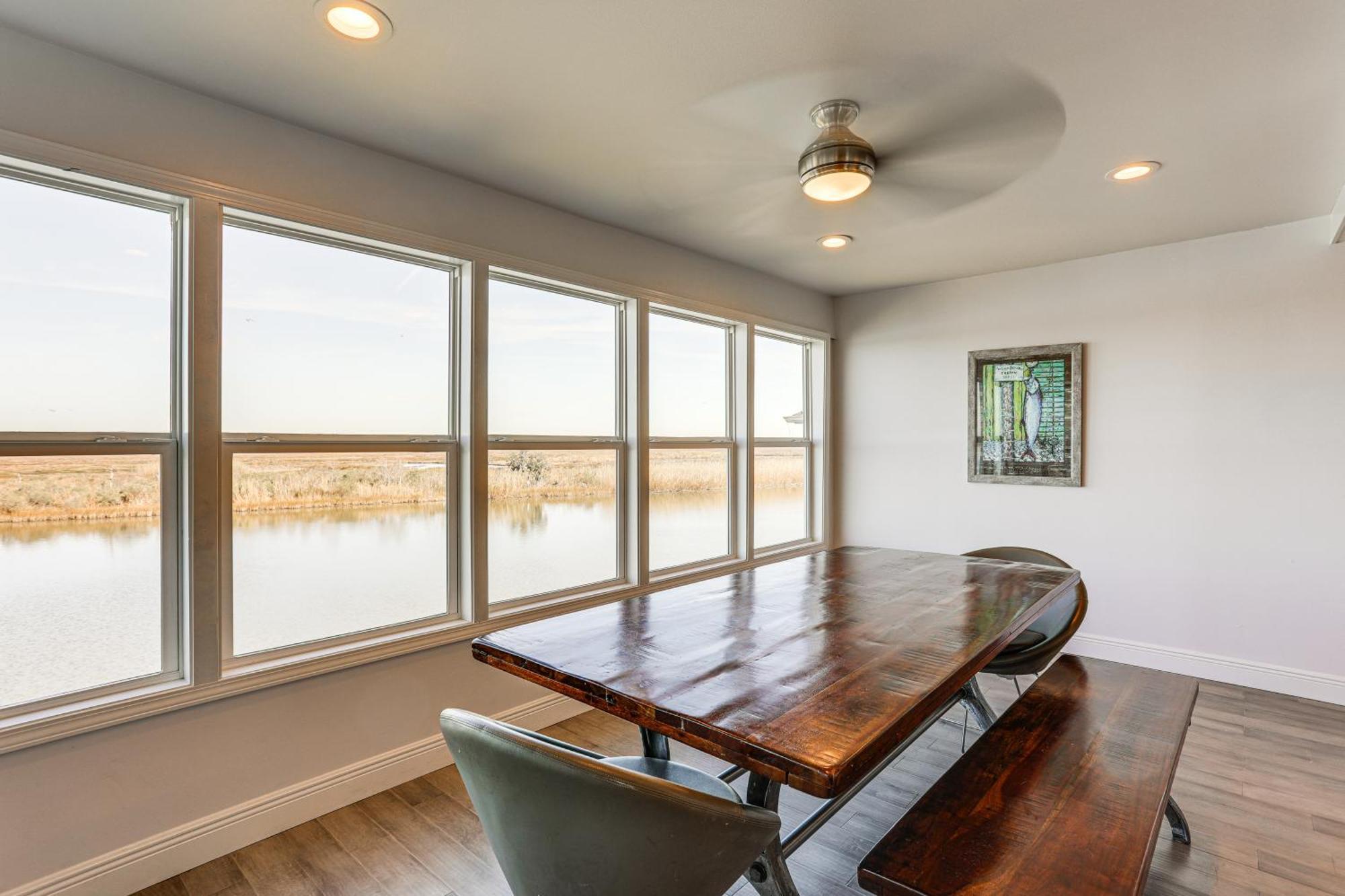 Waterfront Retreat With Boat Dock And Lift