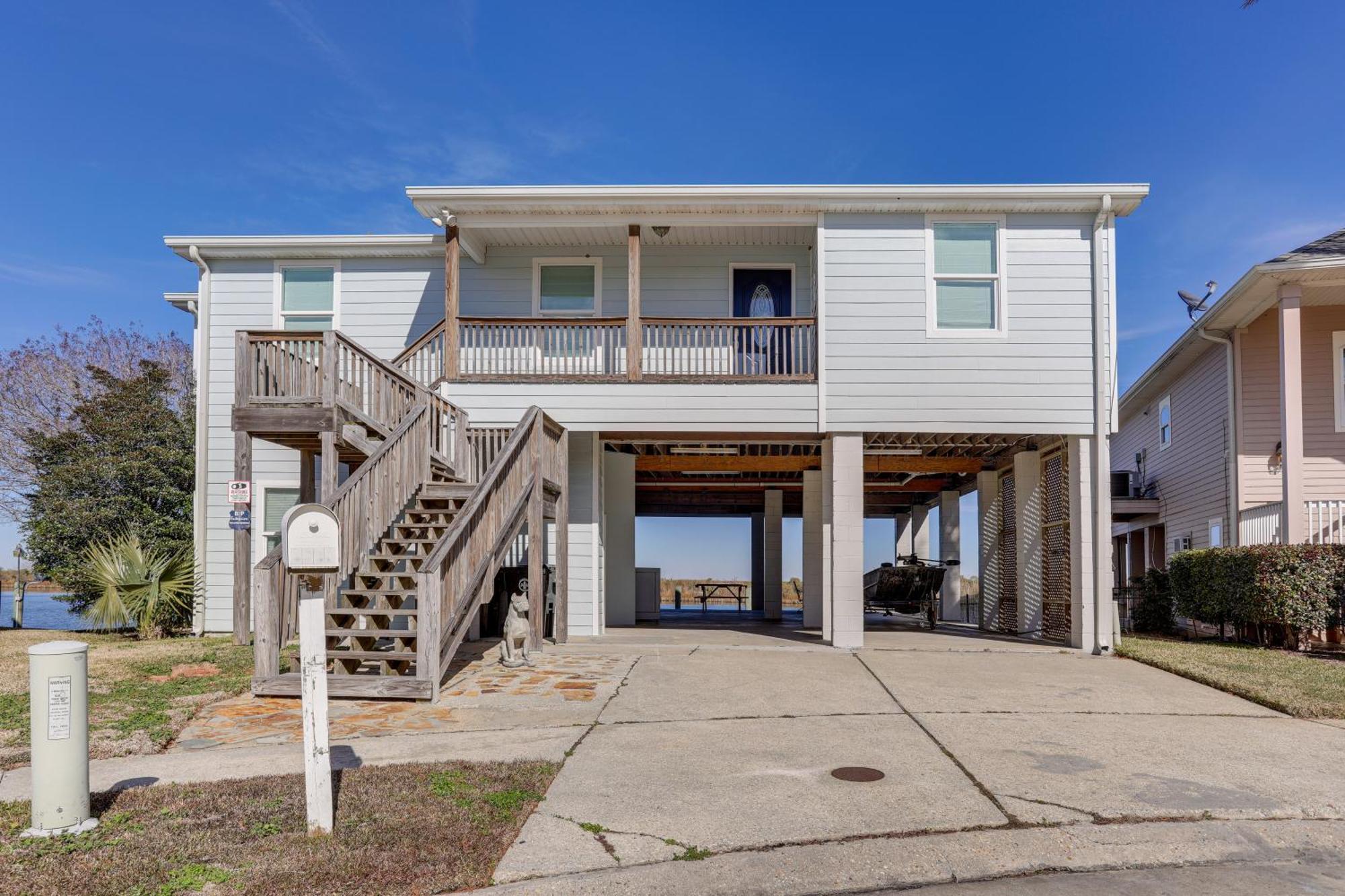 Waterfront Retreat With Boat Dock And Lift Holiday home *