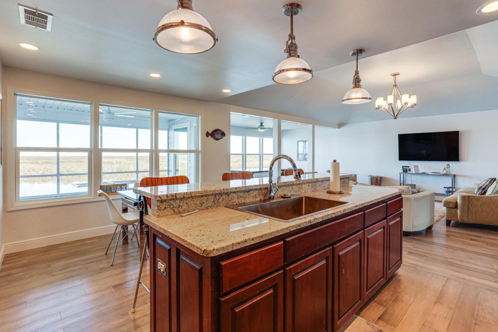 Waterfront Retreat With Boat Dock And Lift * New Orleans