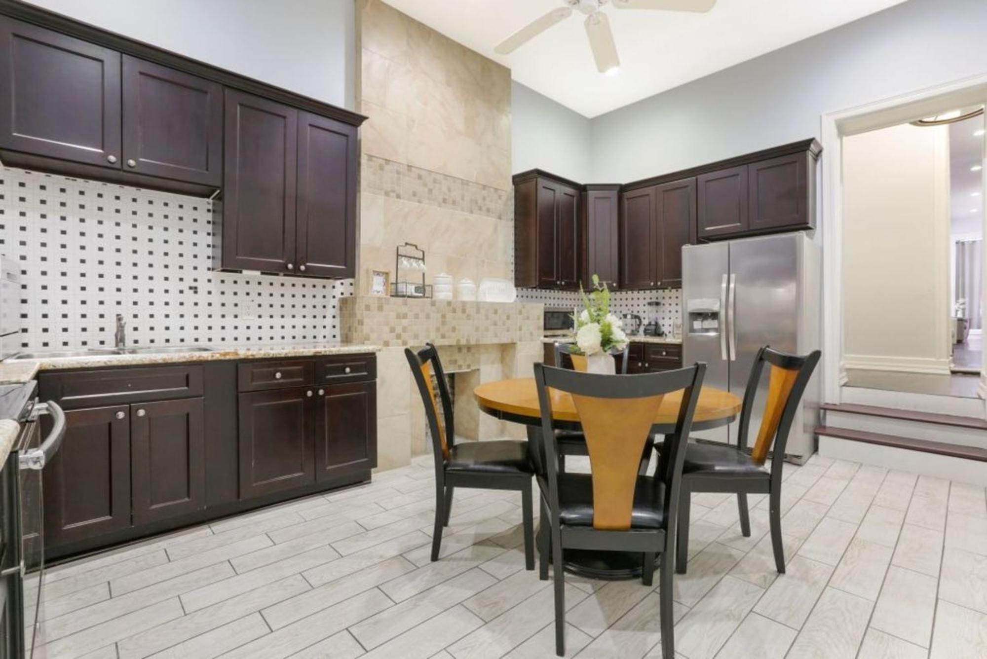 Modern 4br Living In Downtown Nola Apartment *