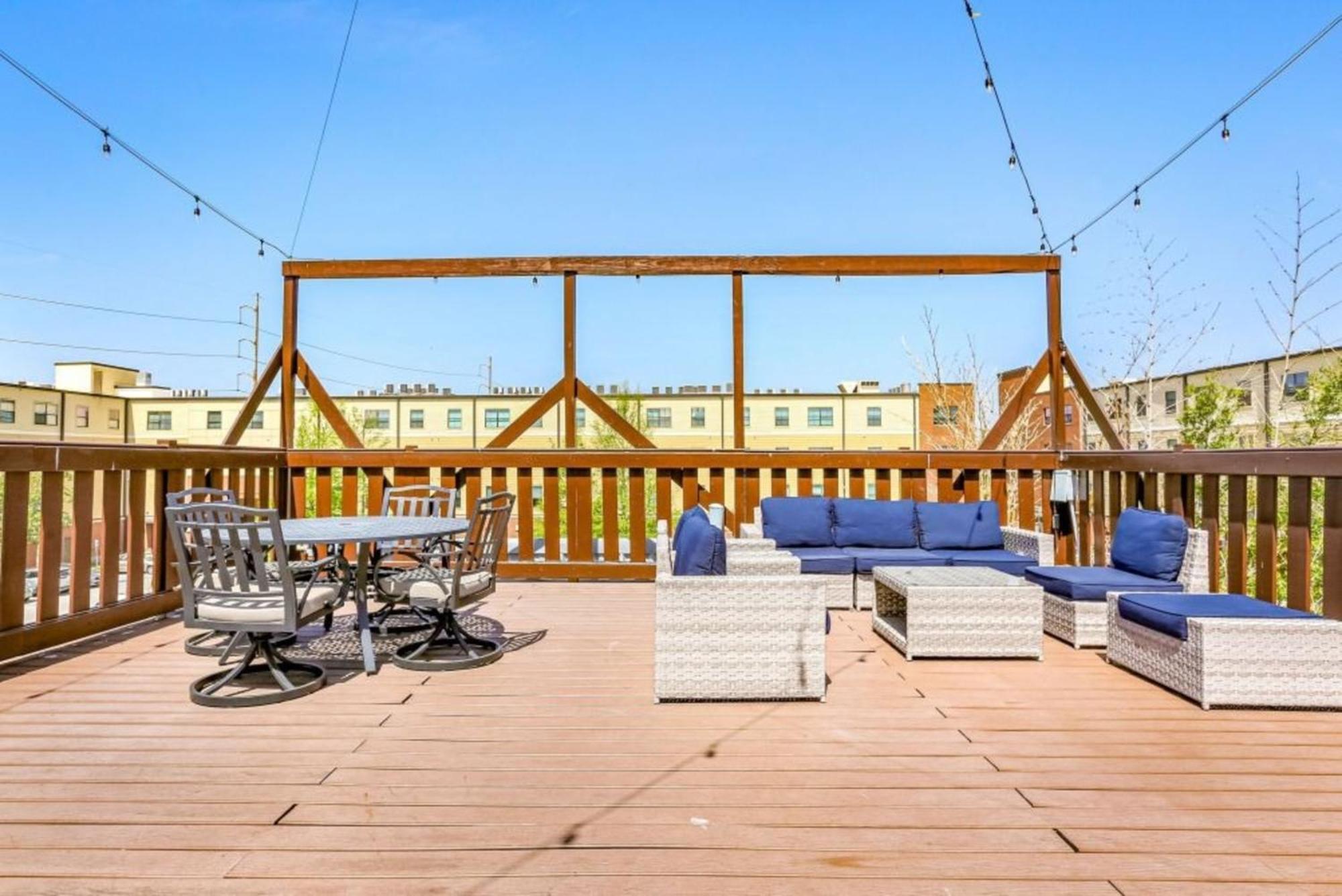Modern 4br Living In Downtown Nola Apartment