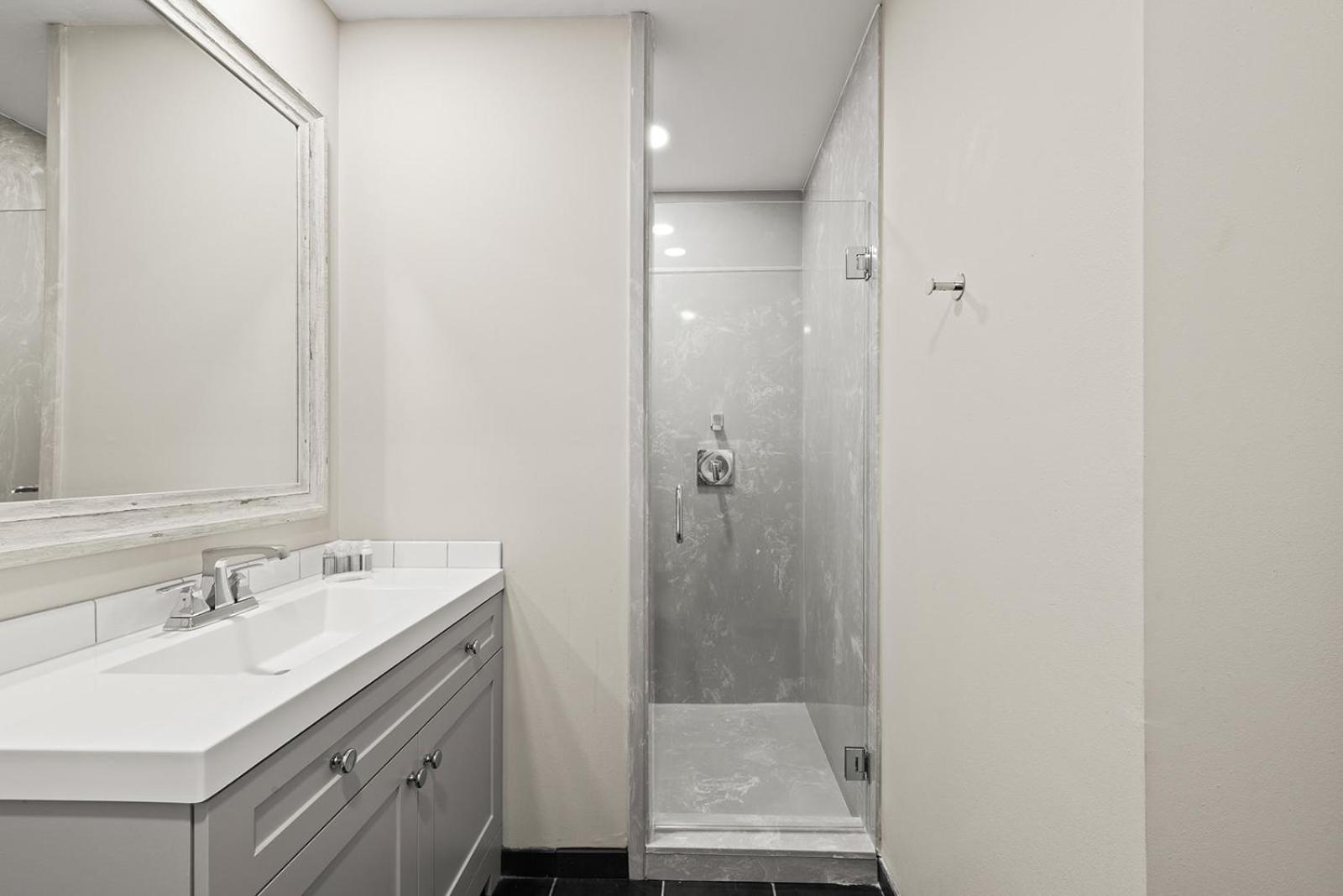 Bywater Aparthotel 3*