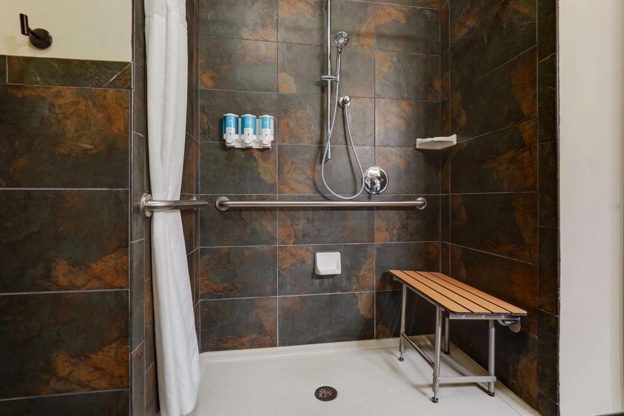 Drury Plaza 3*