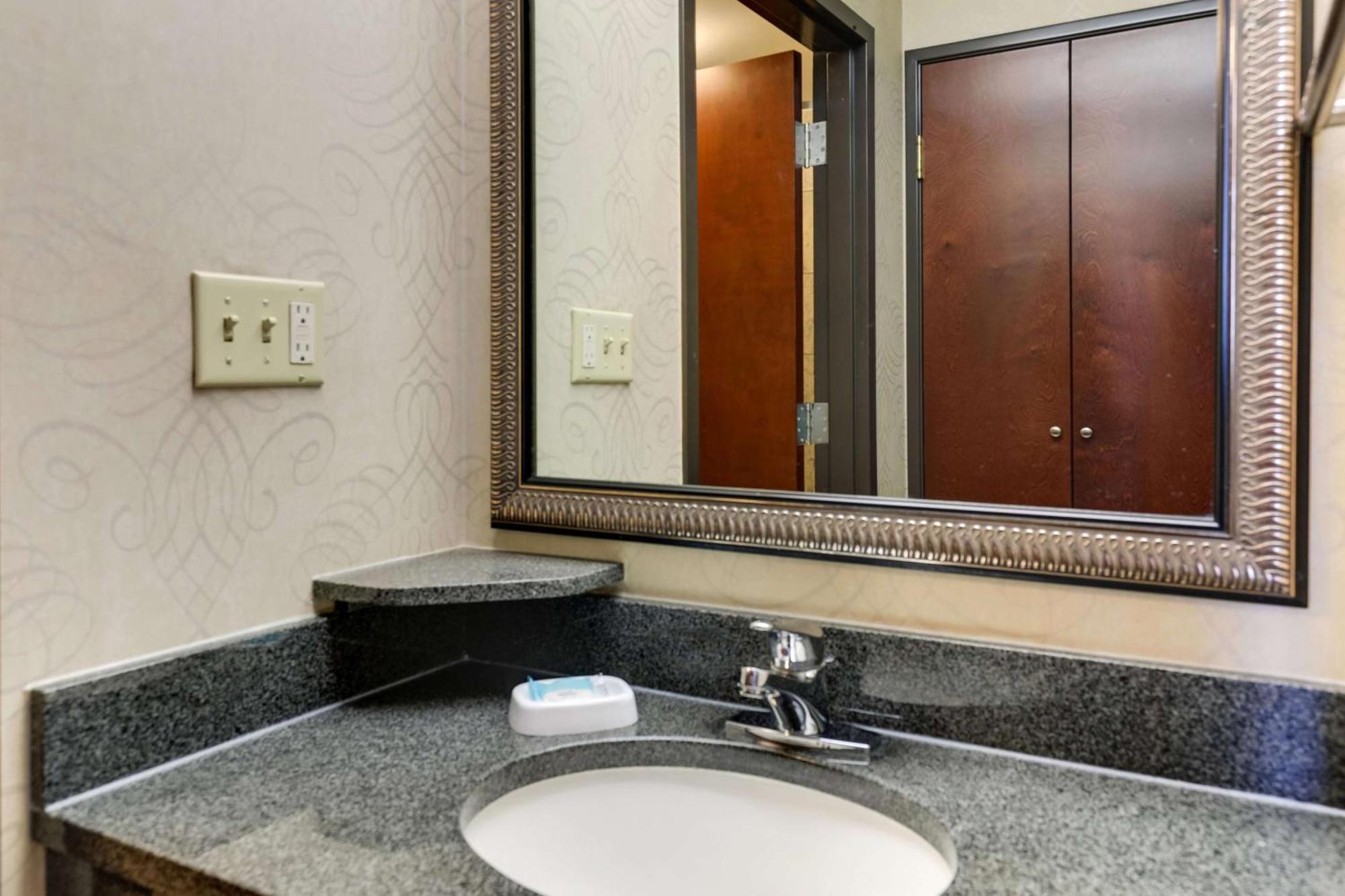 Hotel Drury Plaza