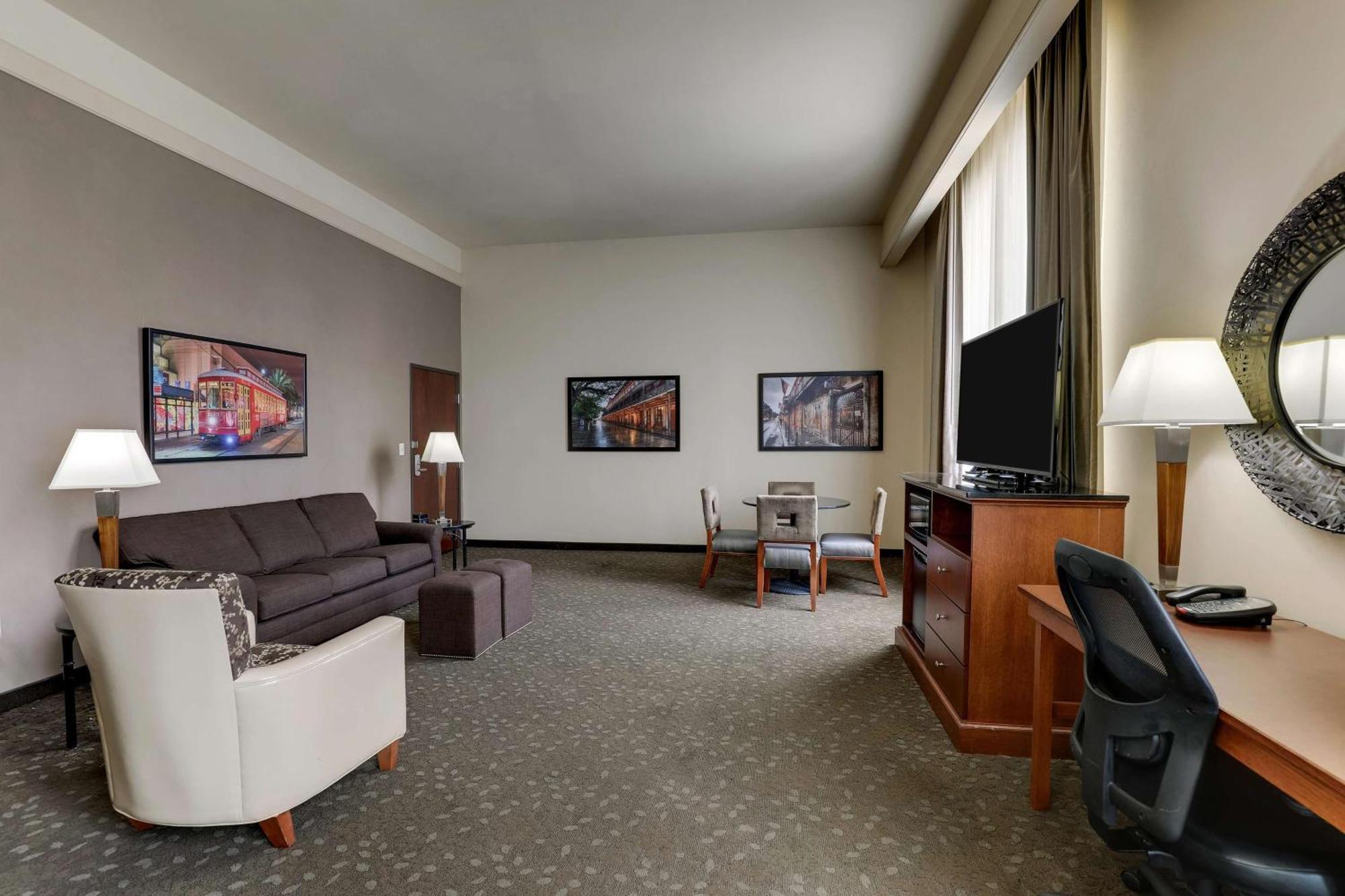 Drury Plaza 3*