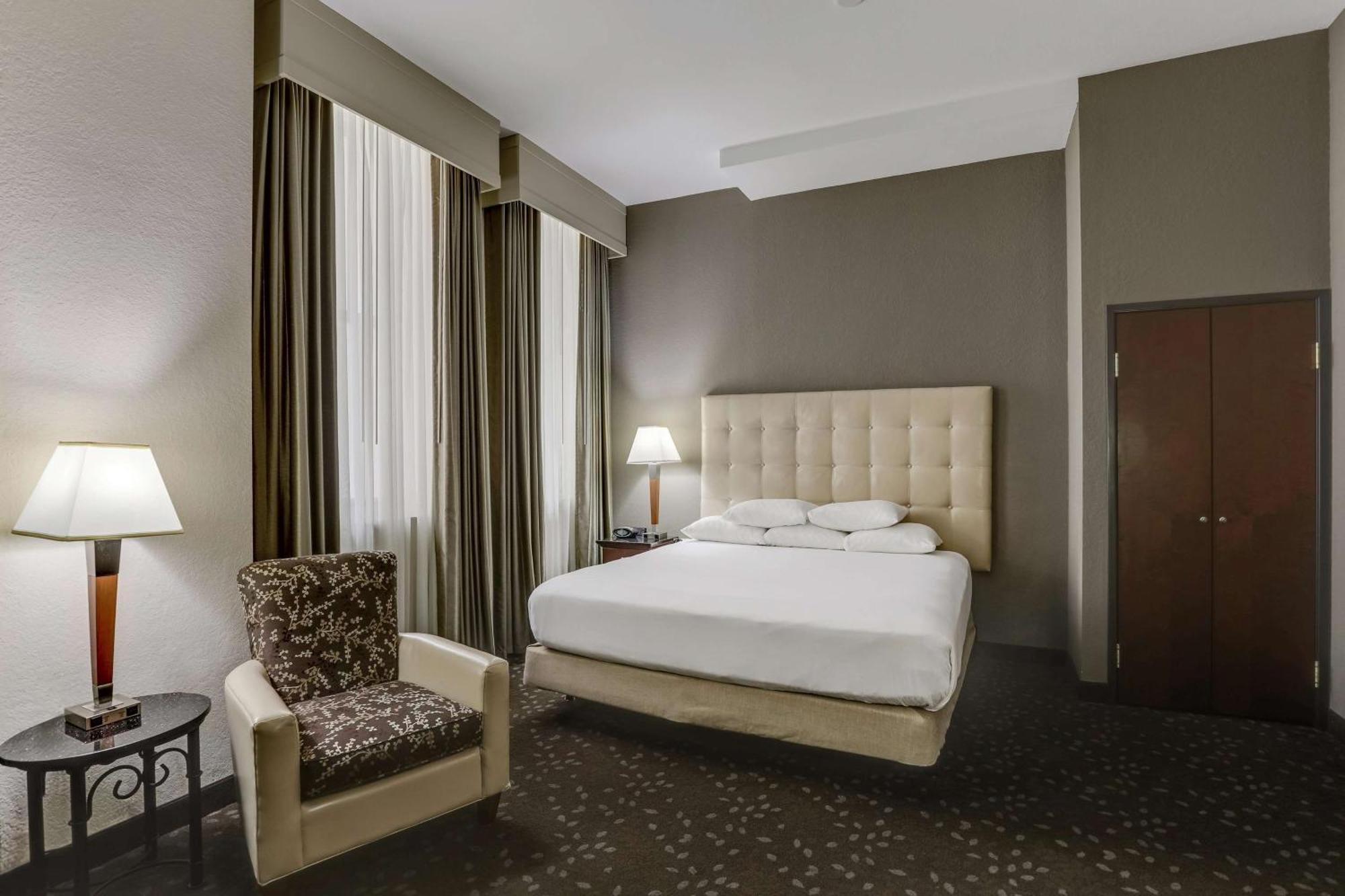 Drury Plaza Hotel