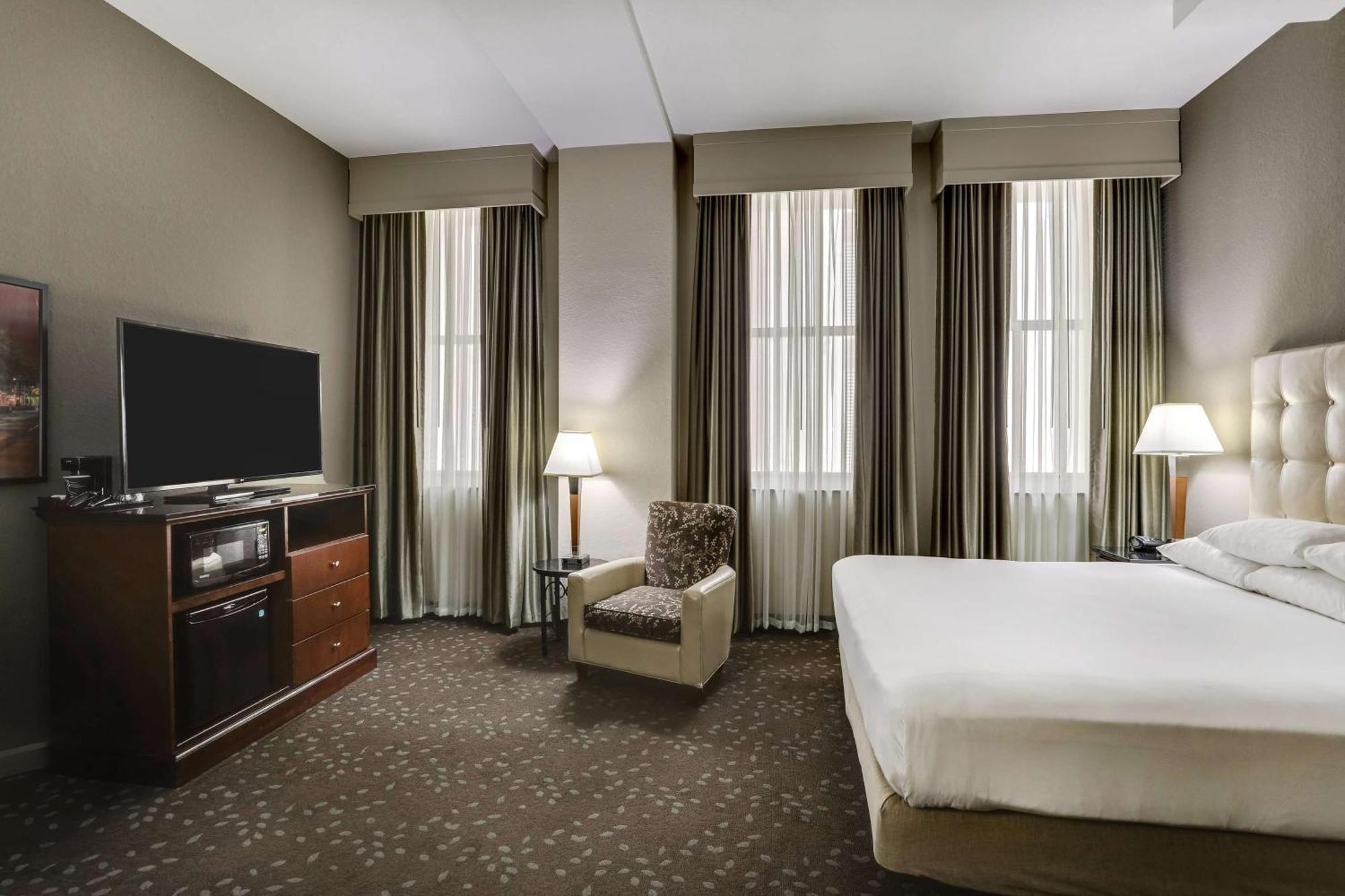 Drury Plaza 3*
