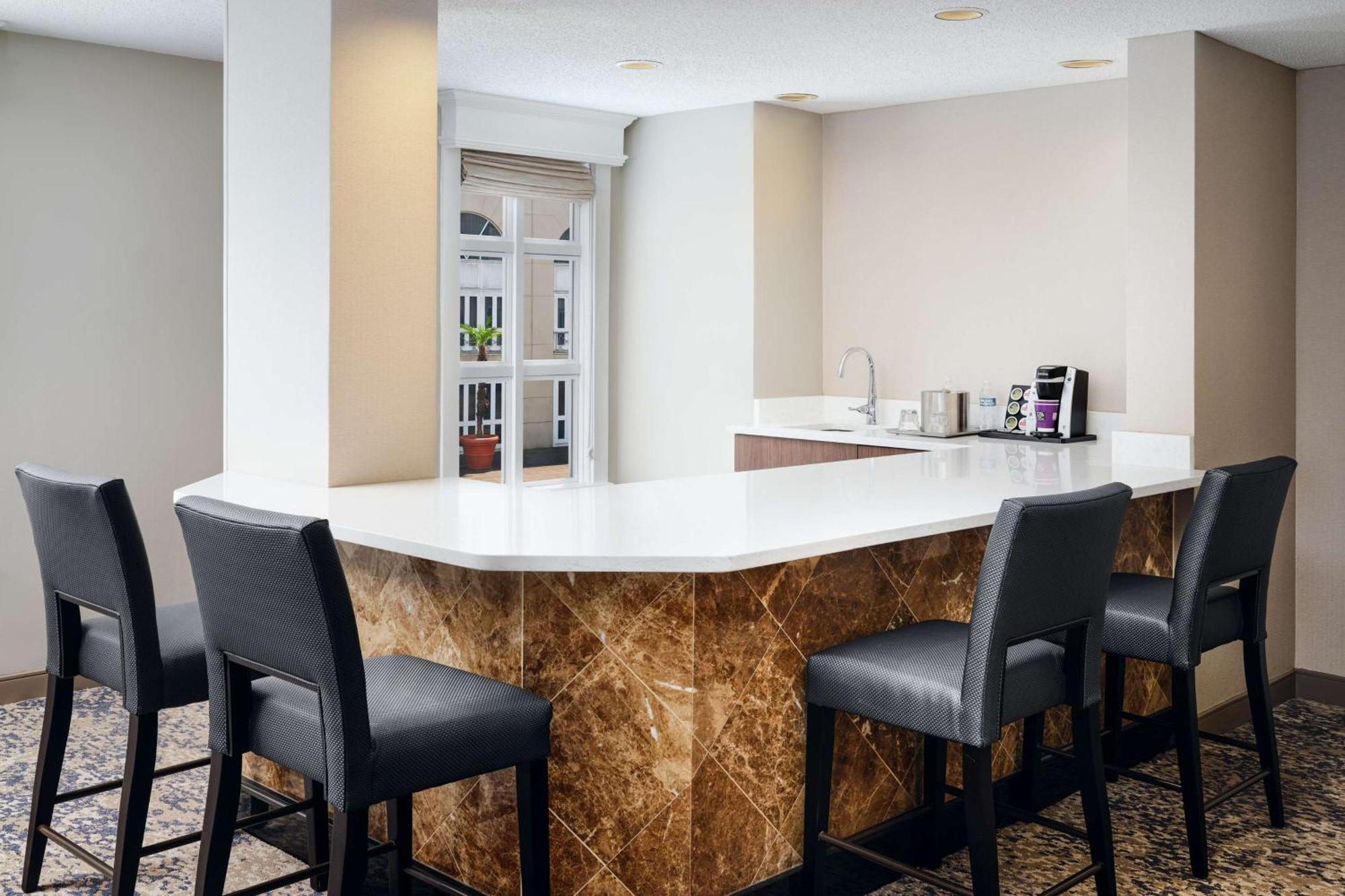 Hotel Hilton Riverside 4*