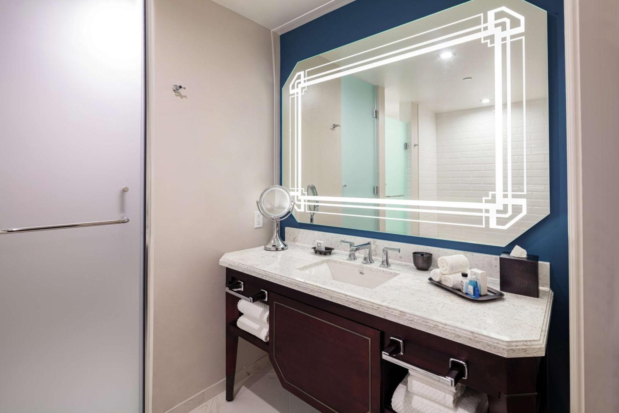 The Higgins New Orleans, Curio Collection By Hilton