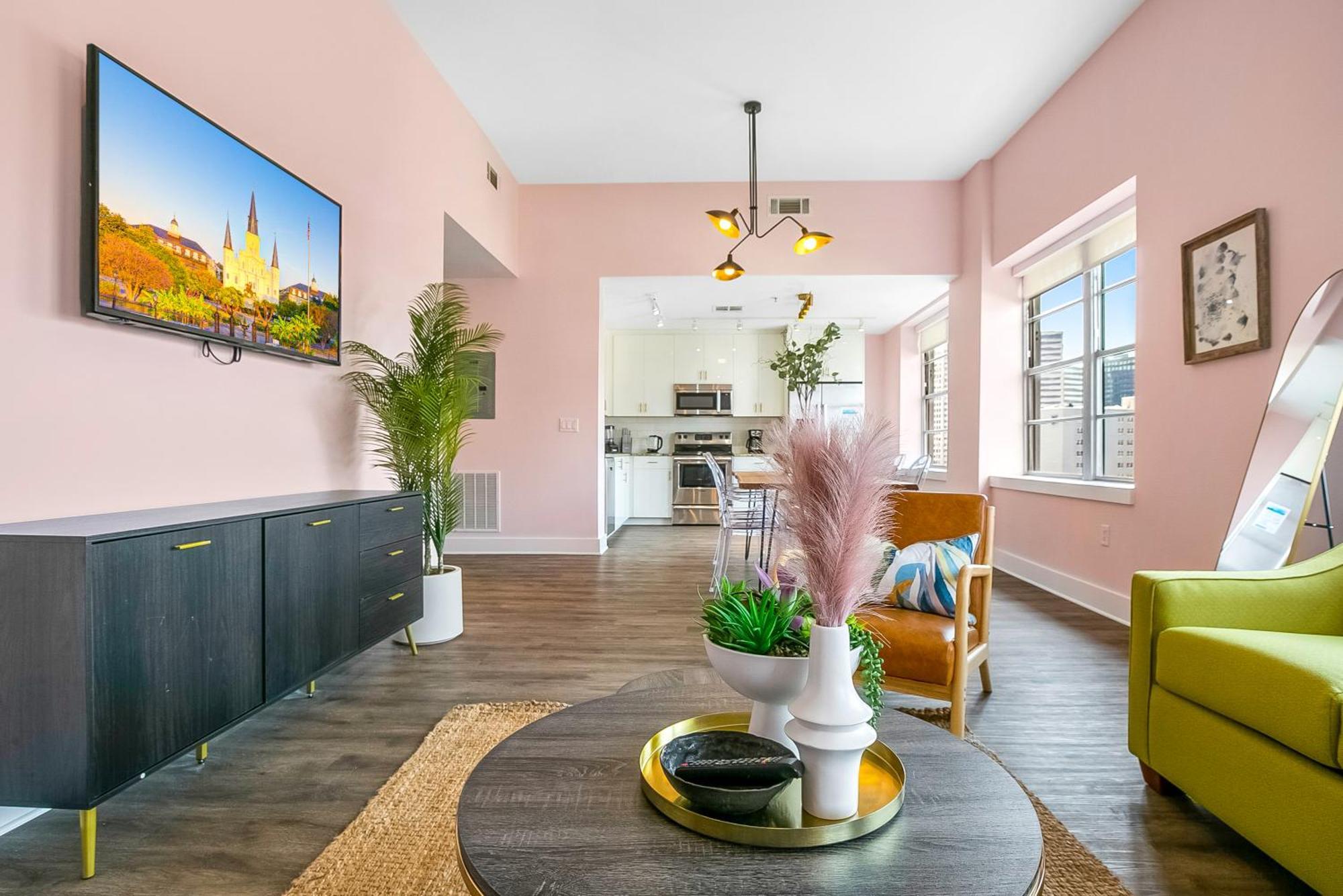 Exquisite 4 Bedroom Luxury Just Steps From The French Quarter Apartment *