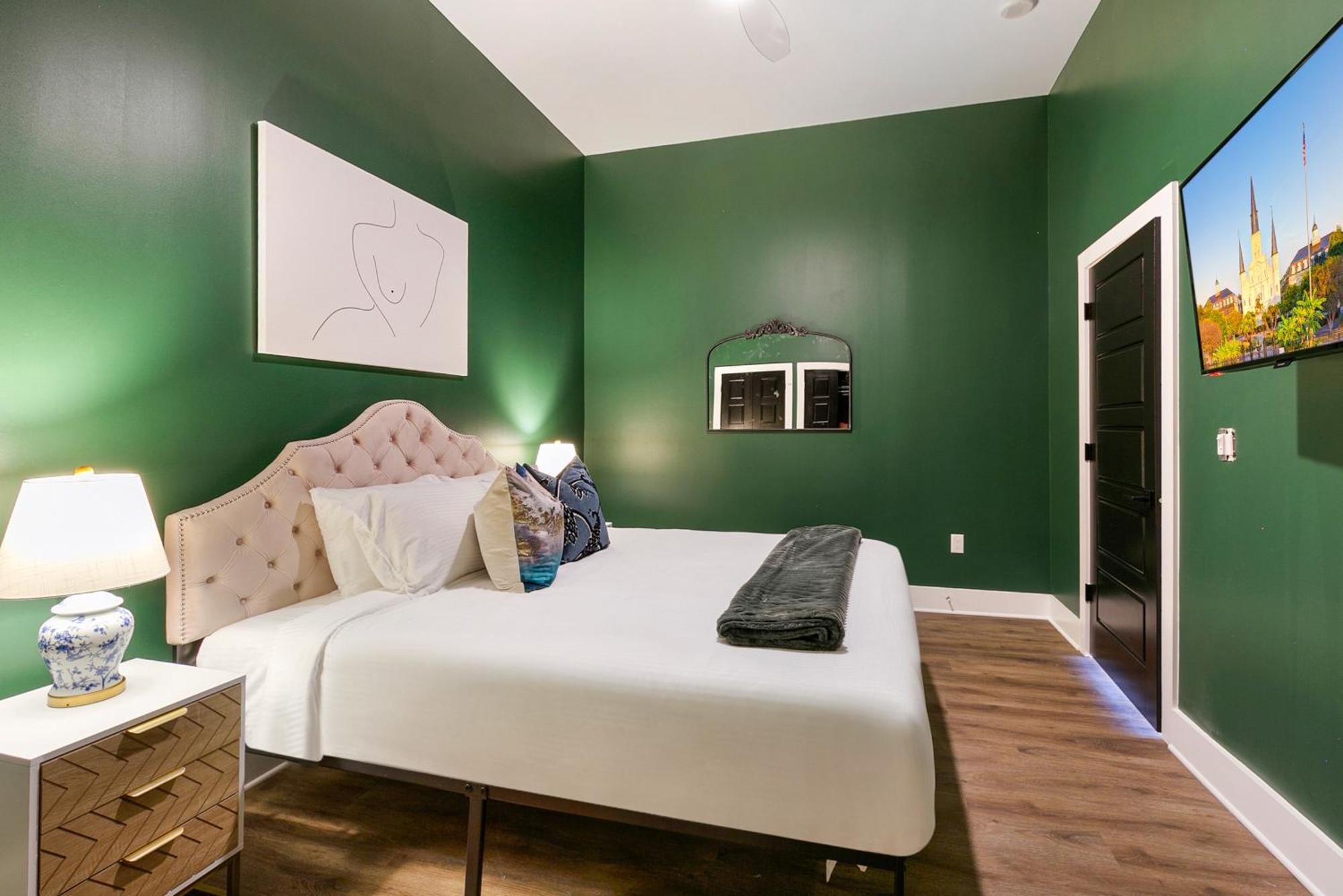 Apartment Exquisite 4 Bedroom Luxury Just Steps From The French Quarter