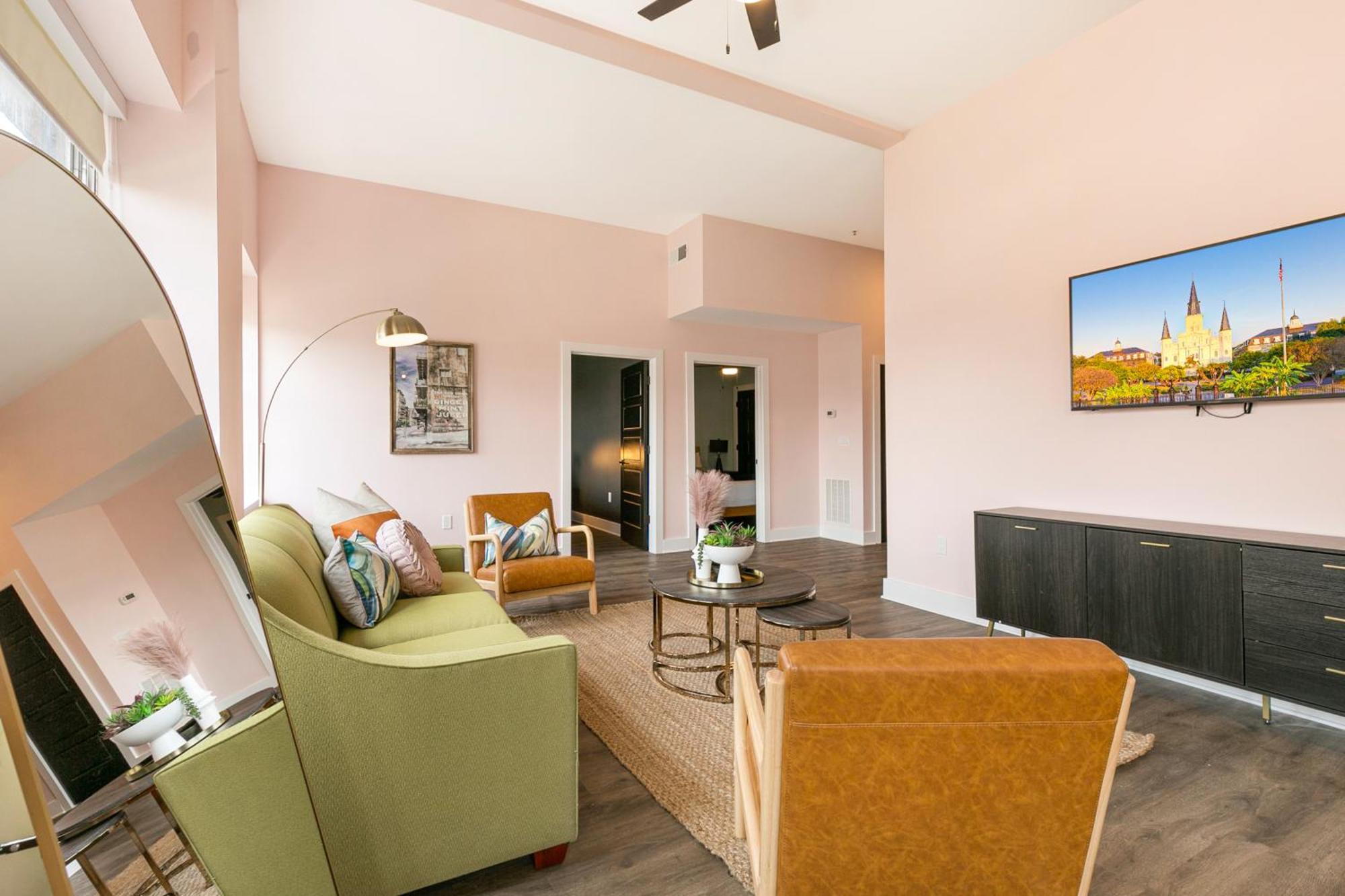 Apartment Exquisite 4 Bedroom Luxury Just Steps From The French Quarter *