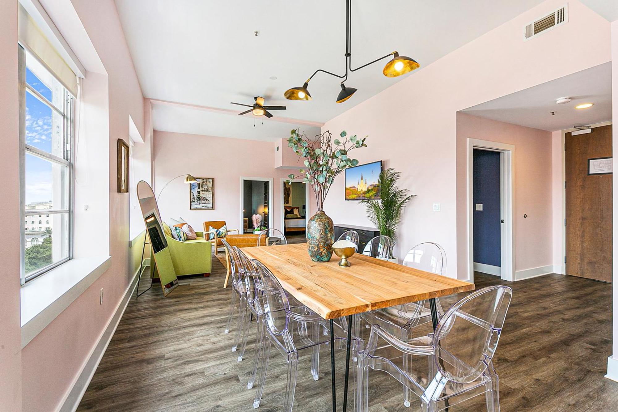 Exquisite 4 Bedroom Luxury Just Steps From The French Quarter Apartment *