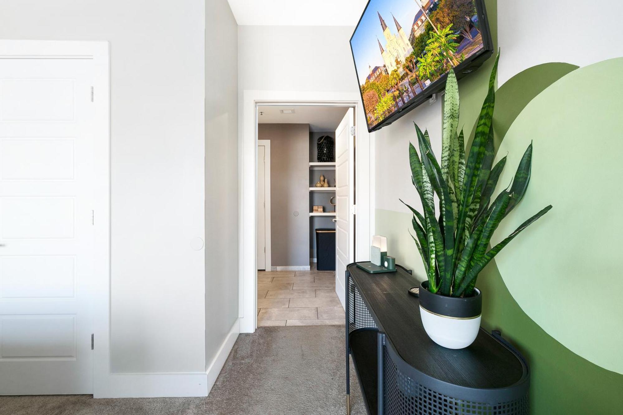 Luxury 2-bedroom Steps Away From The French Quarter Apartment New Orleans