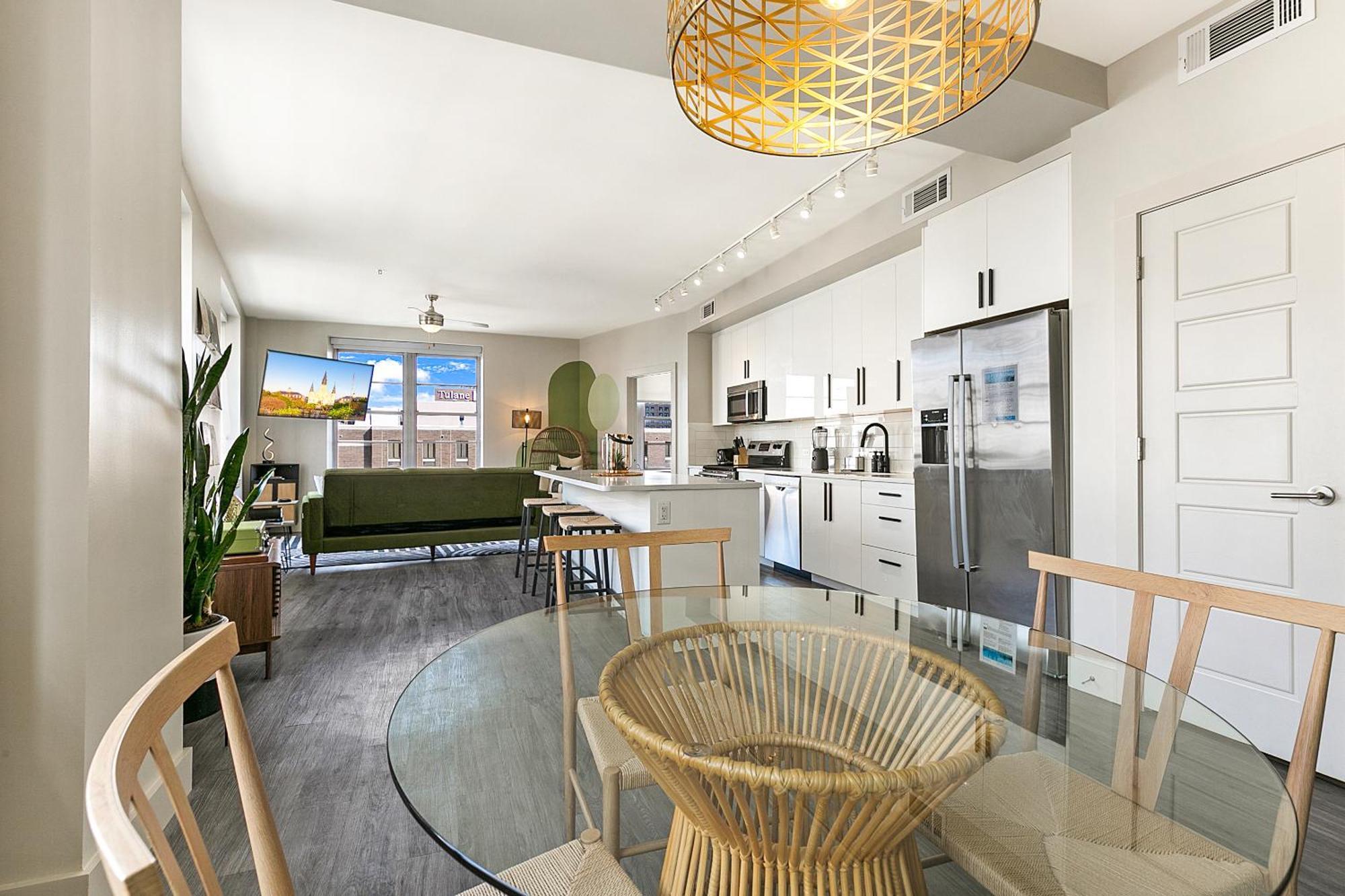 Luxury 2-bedroom Steps Away From The French Quarter